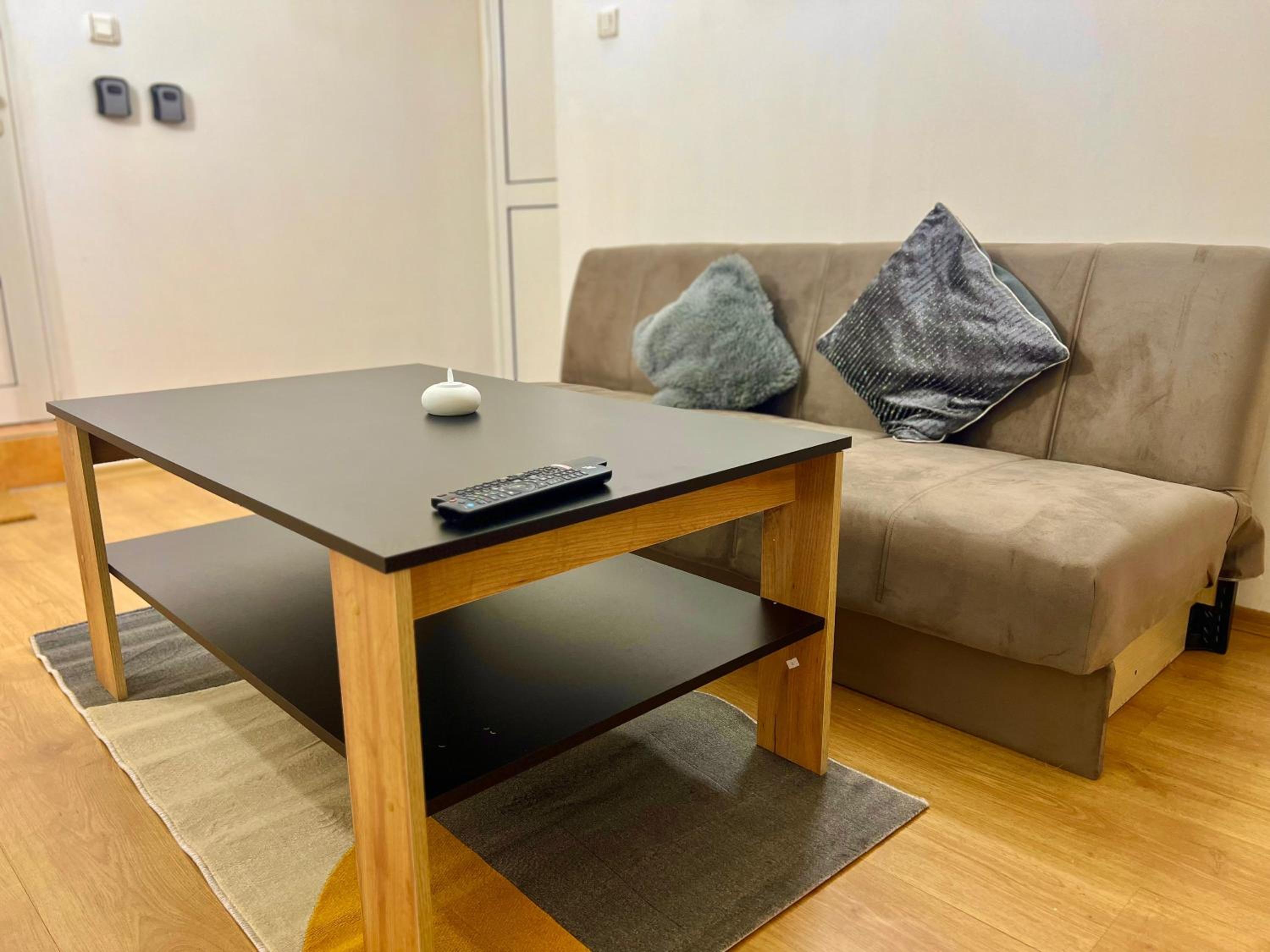 TOP Center, basement fl, 7 beds, 10min from Serdica