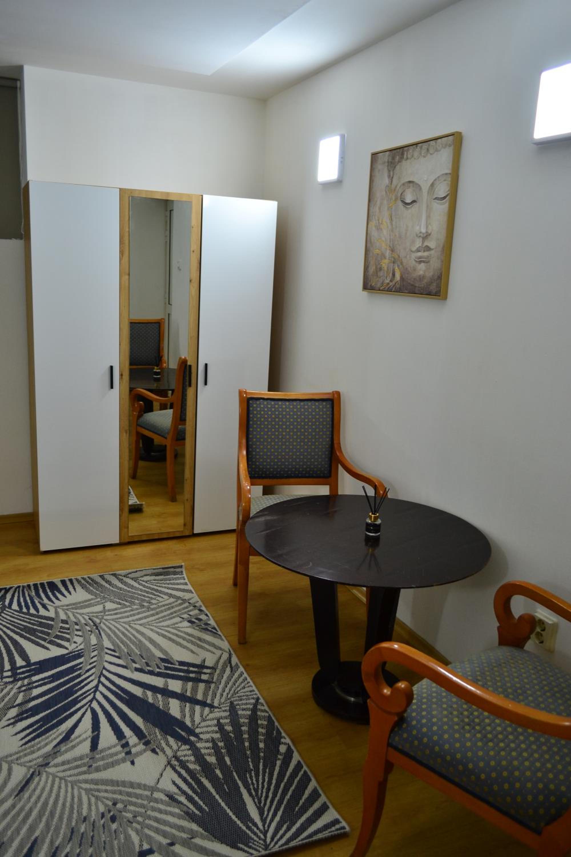 TOP Center, basement fl, 7 beds, 10min from Serdica