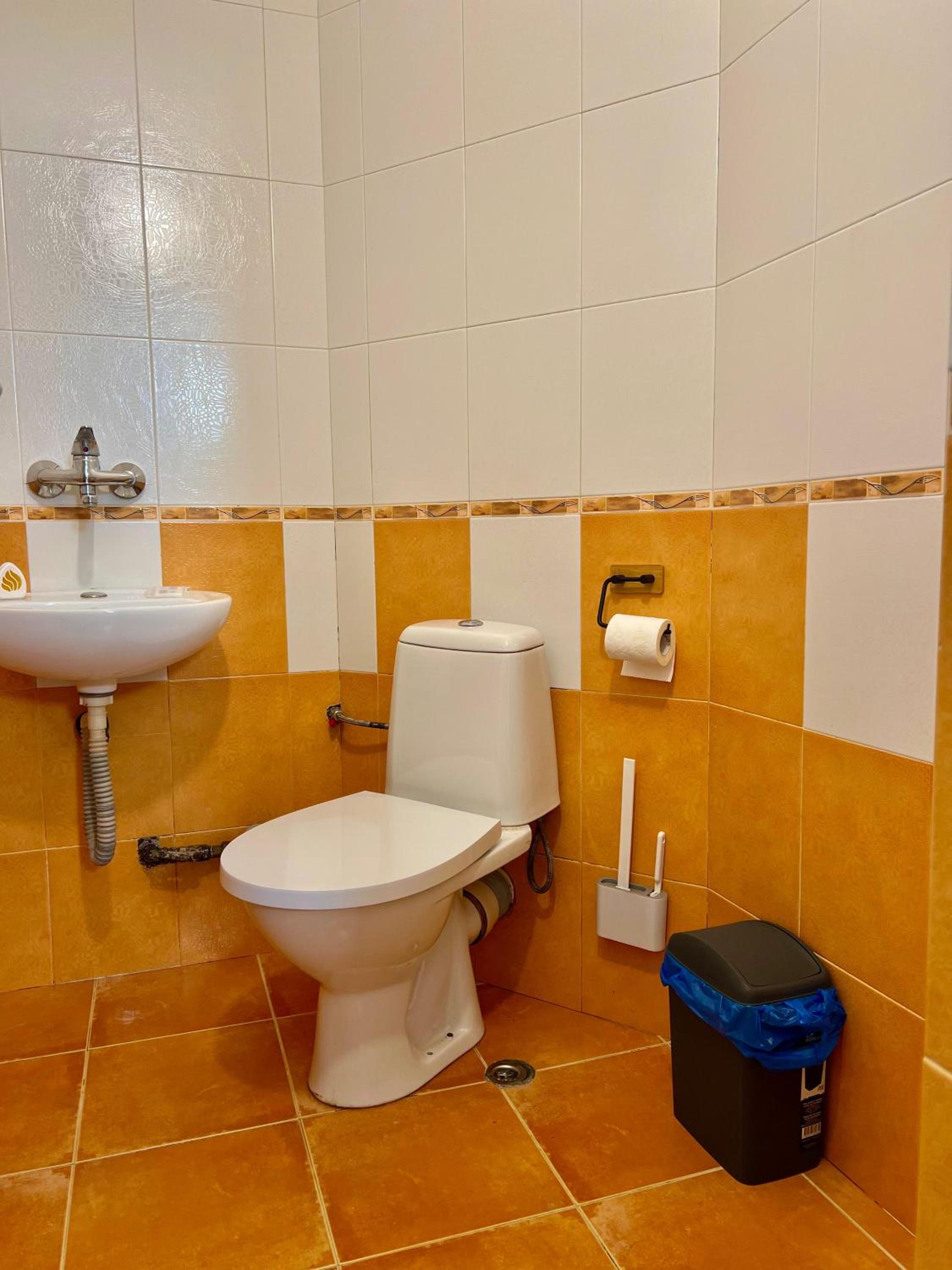 TOP Center, basement fl, 7 beds, 10min from Serdica