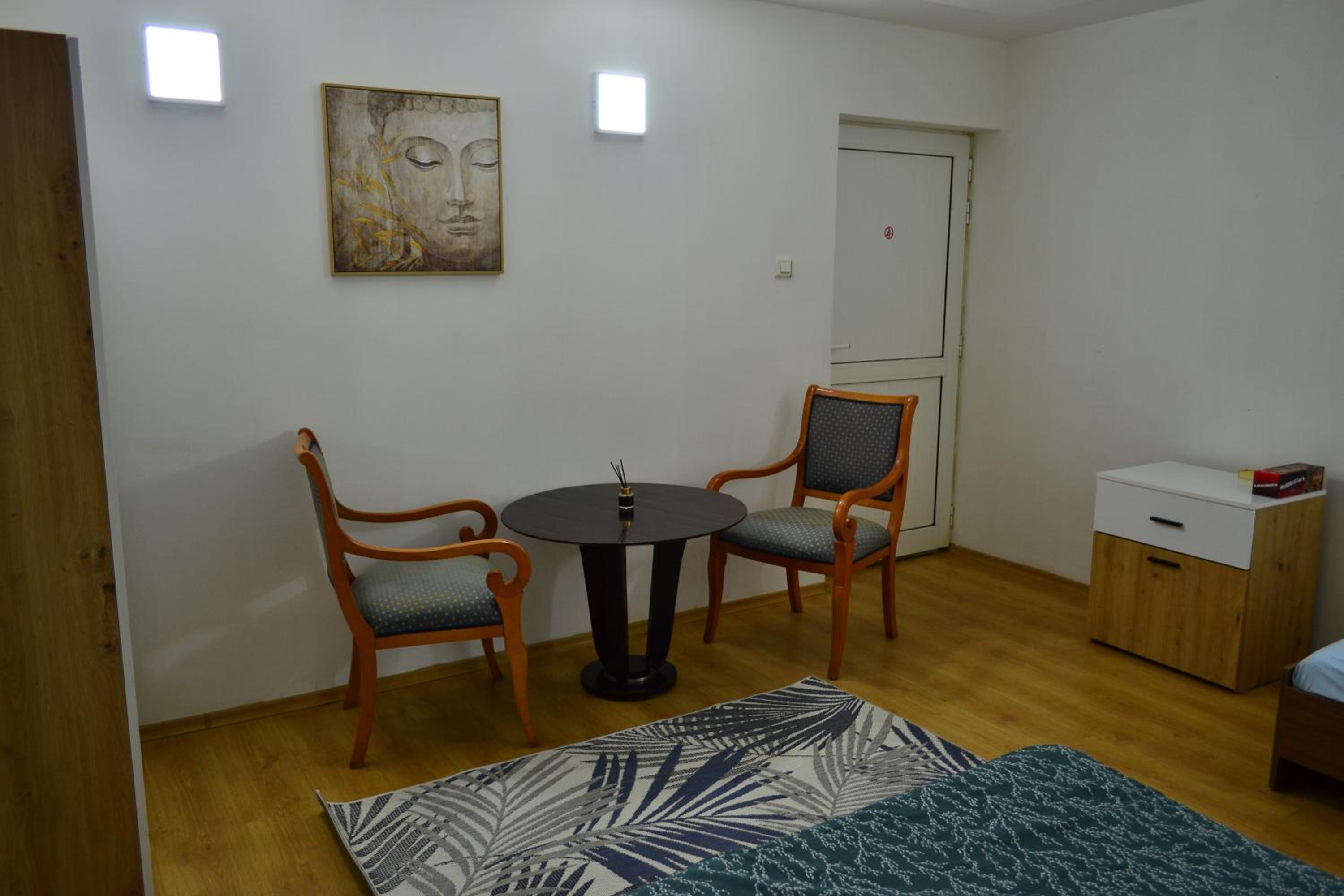 TOP Center, basement fl, 7 beds, 10min from Serdica
