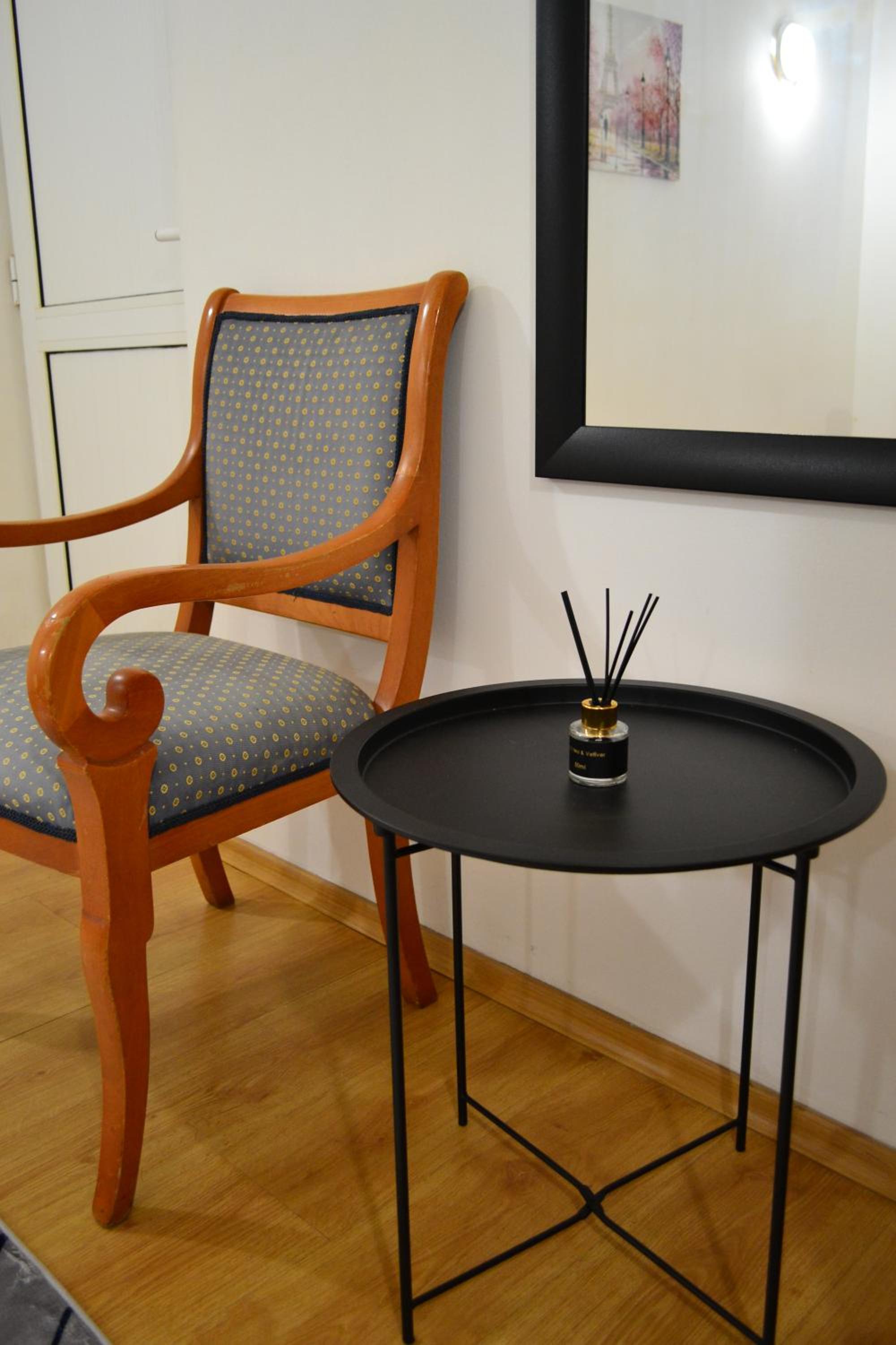 TOP Center, basement fl, 7 beds, 10min from Serdica