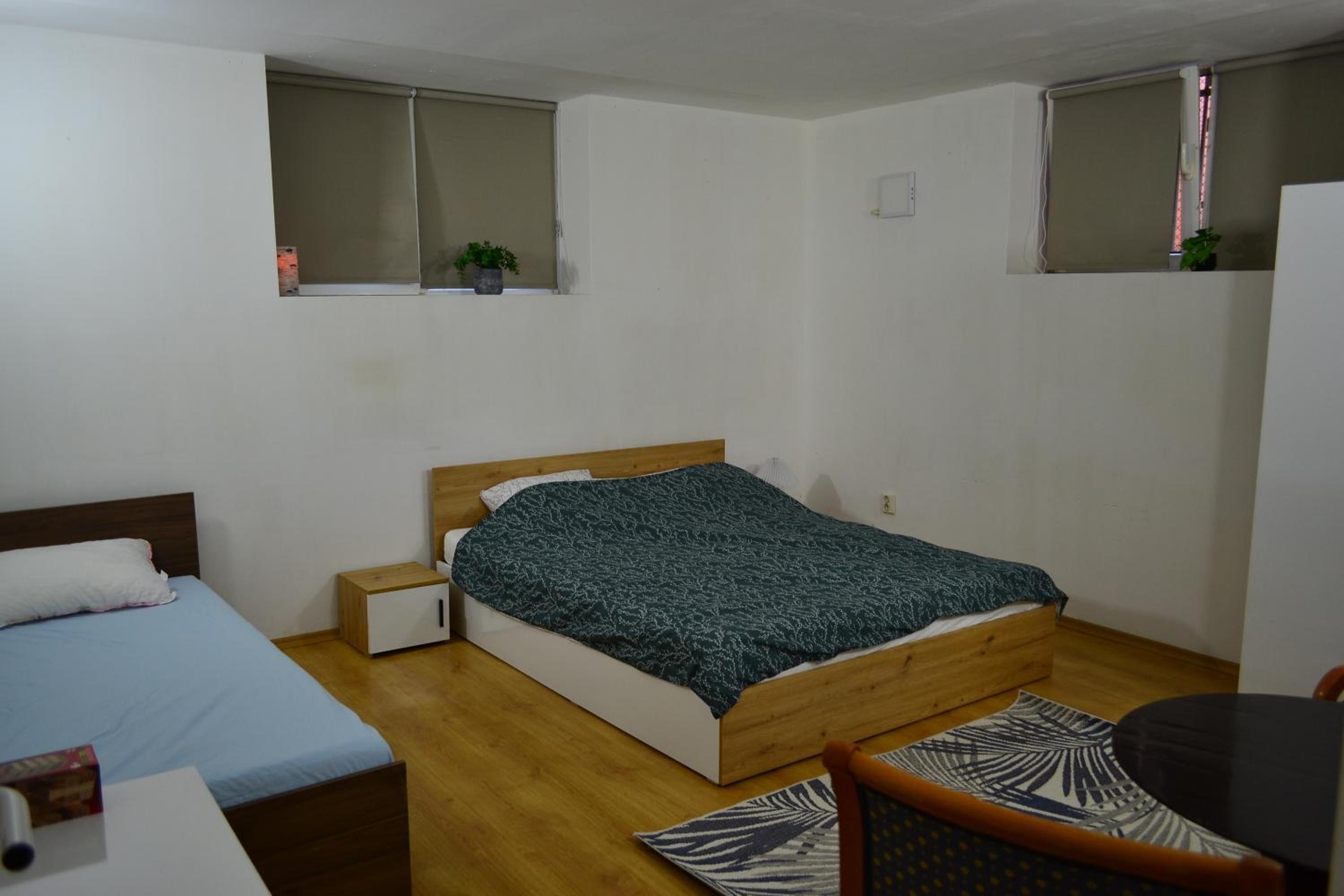 TOP Center, basement fl, 7 beds, 10min from Serdica