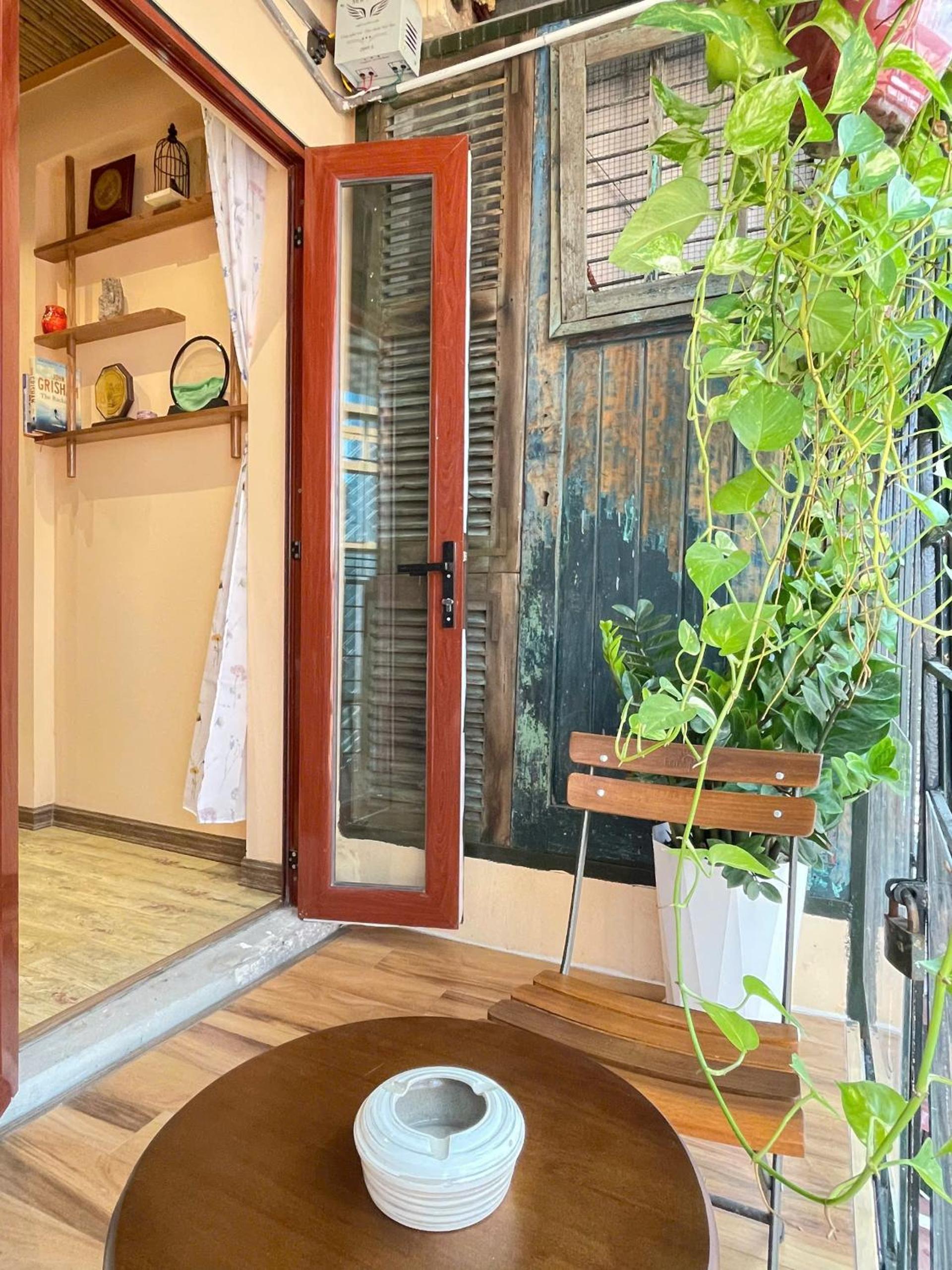 Quiet Private Apartment, 5' to Hoan Kiem Lake, 2 Balconies, 1 Bedroom, Free WIFI - NETFLIX, Zeit Home 506