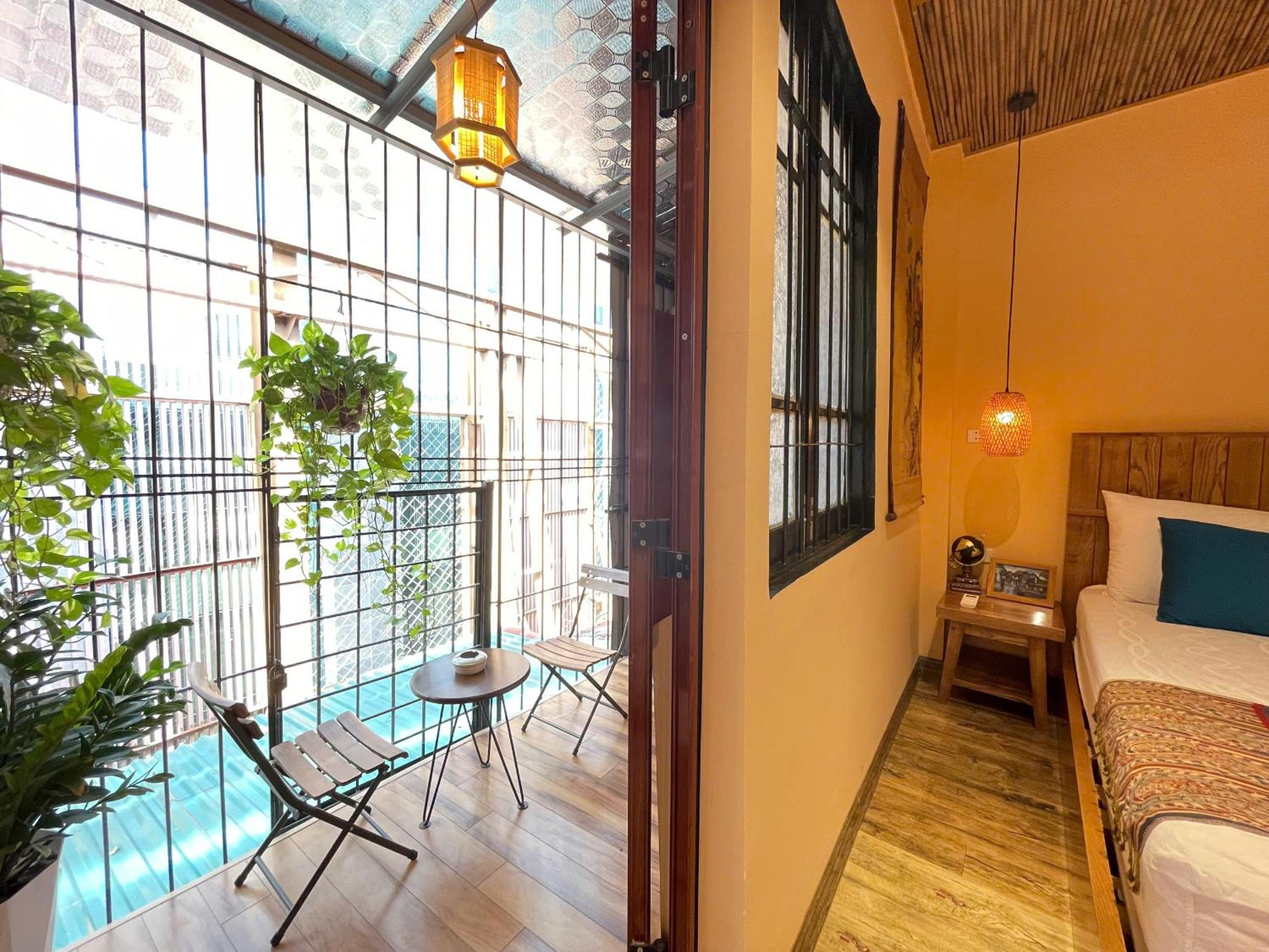 Quiet Private Apartment, 5' to Hoan Kiem Lake, 2 Balconies, 1 Bedroom, Free WIFI - NETFLIX, Zeit Home 506