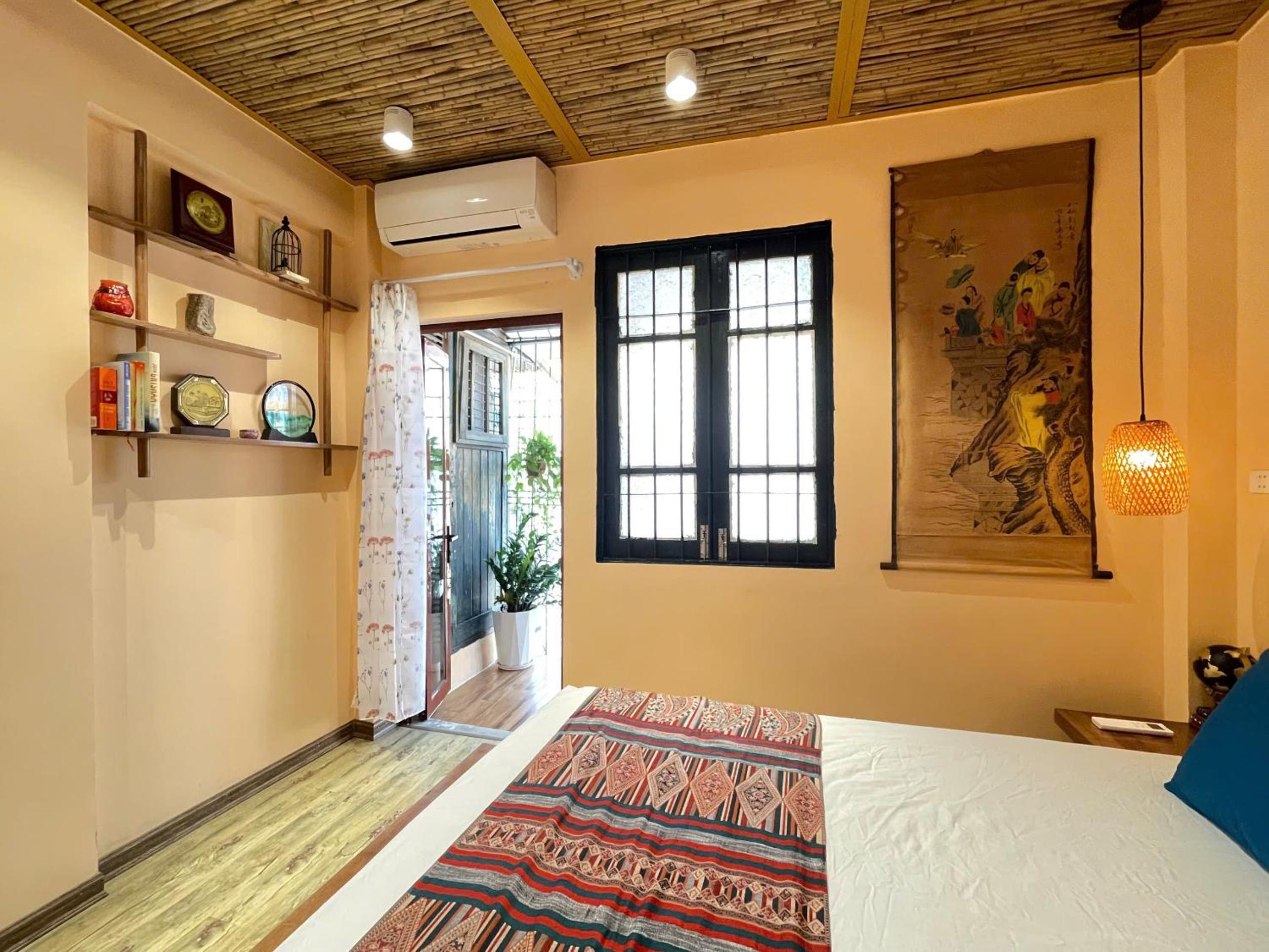 Quiet Private Apartment, 5' to Hoan Kiem Lake, 2 Balconies, 1 Bedroom, Free WIFI - NETFLIX, Zeit Home 506