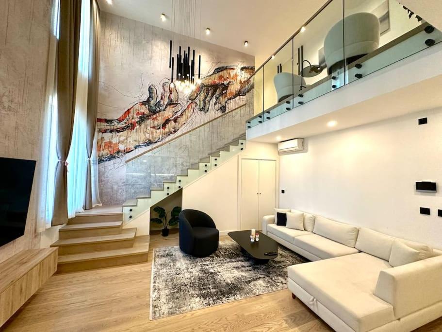 Gorgeous Lux BW Penthouse view 3