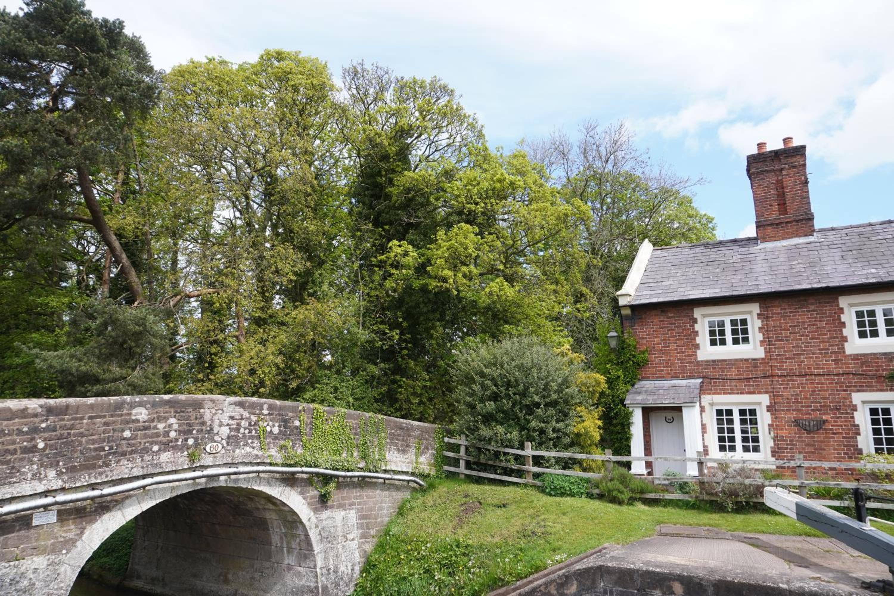 Architect-Designed Quiet Canal Cabin, Dogs Welcome view 3