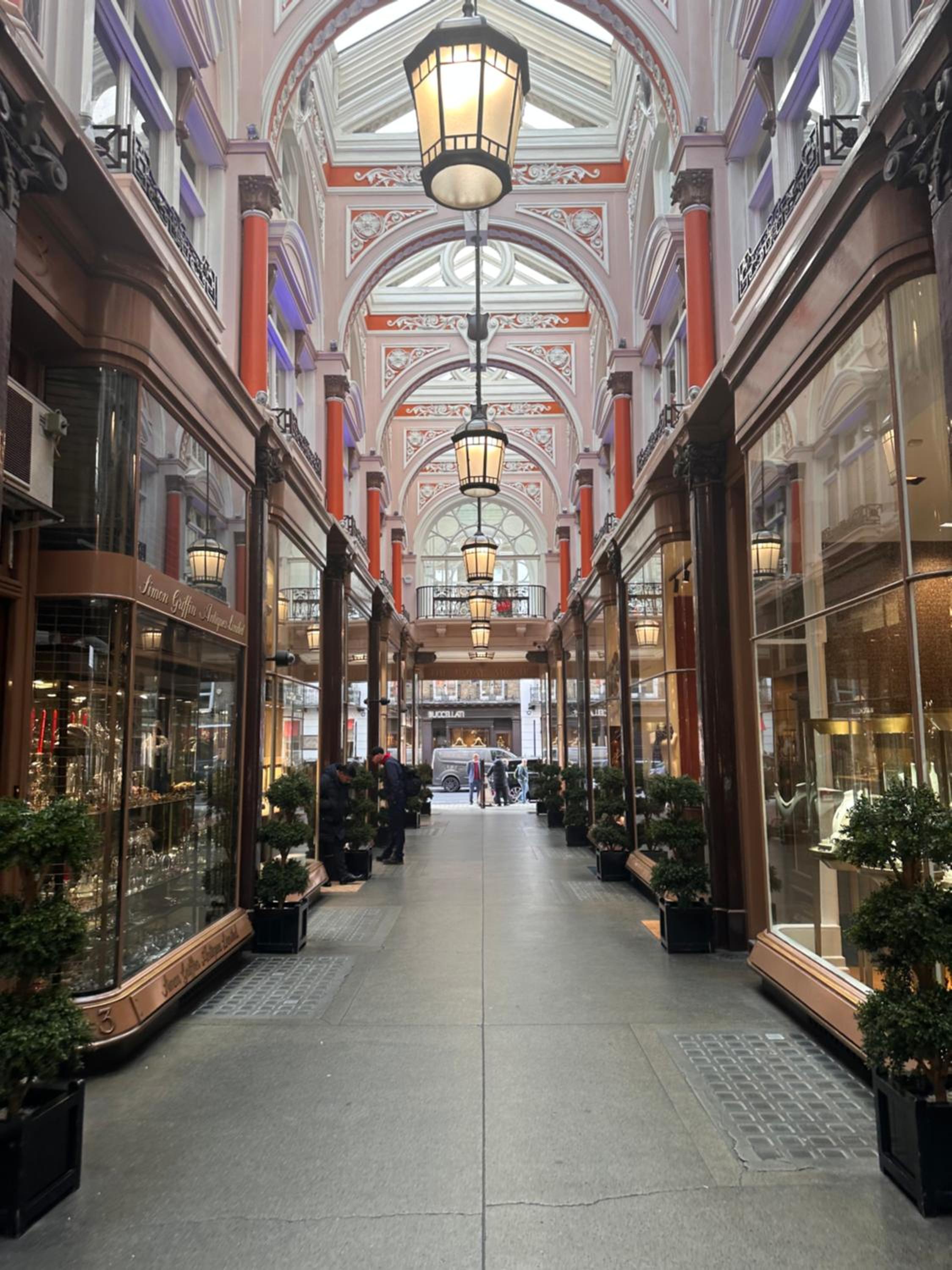 Bond MAYFAIR