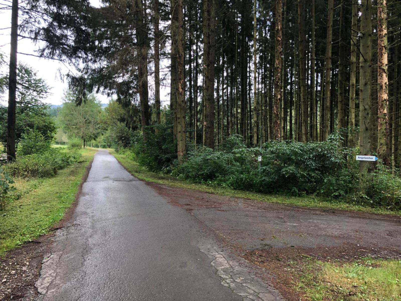 Rustikale Wanderhütte am Angelteich