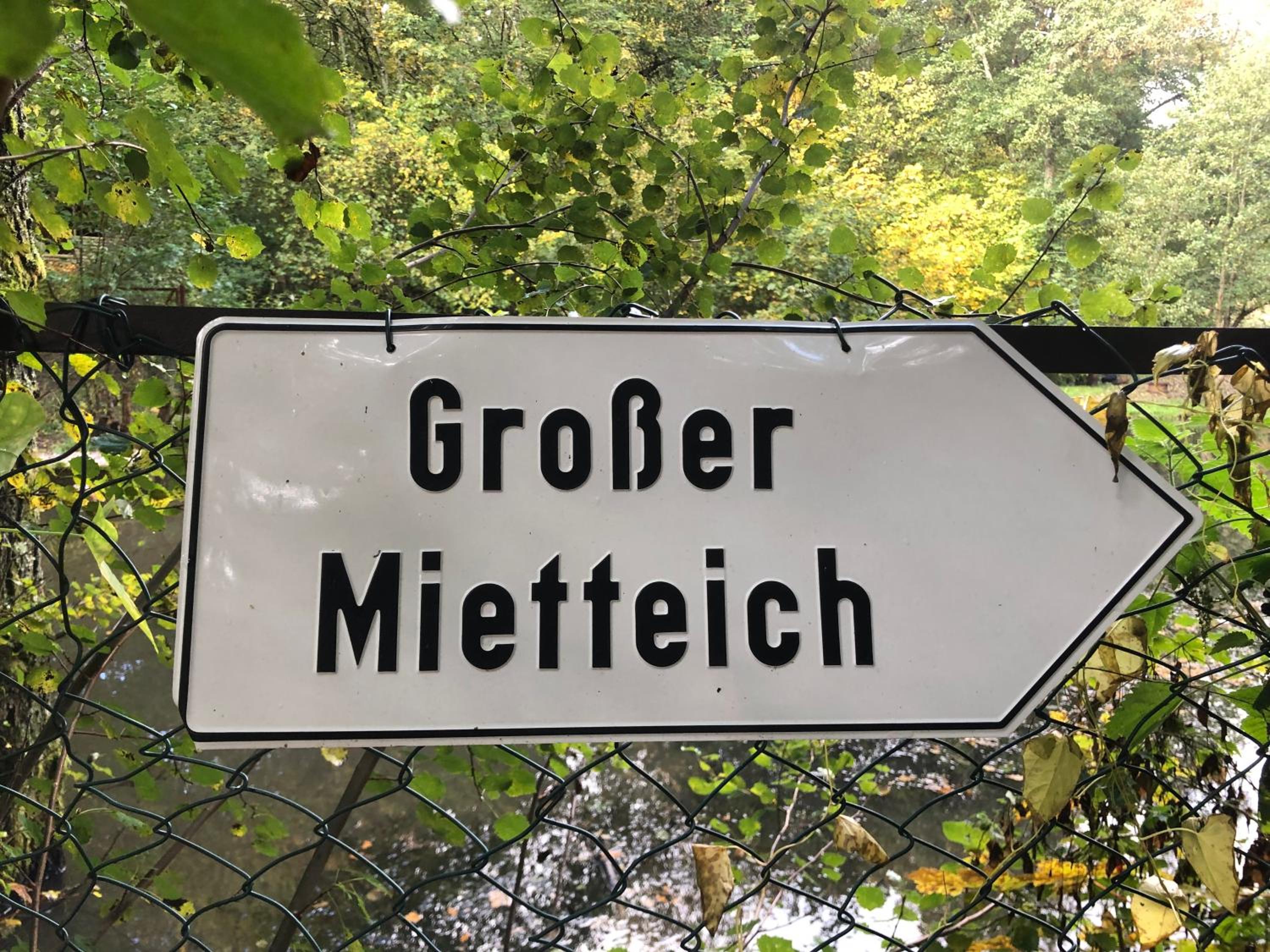 Rustikale Wanderhütte am Angelteich