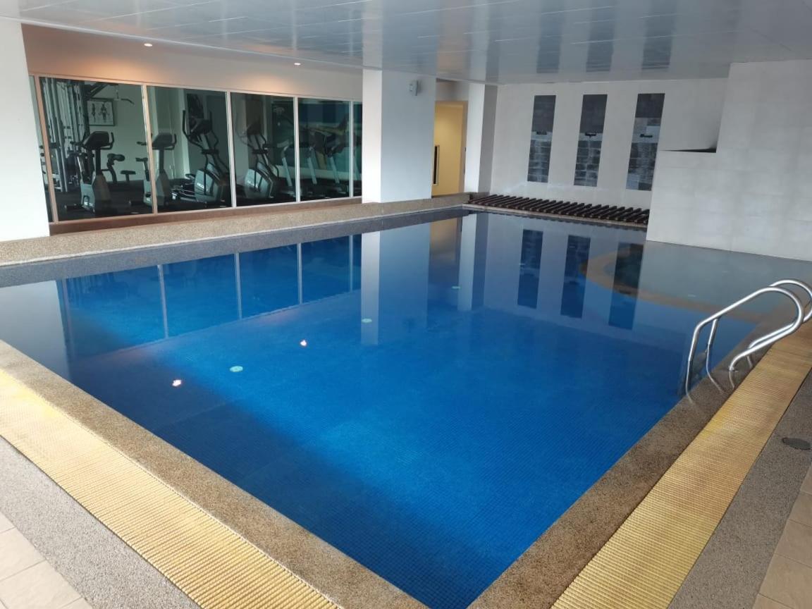 KLCC Luxurious 2 Floors Homestay 5BR for 15pax