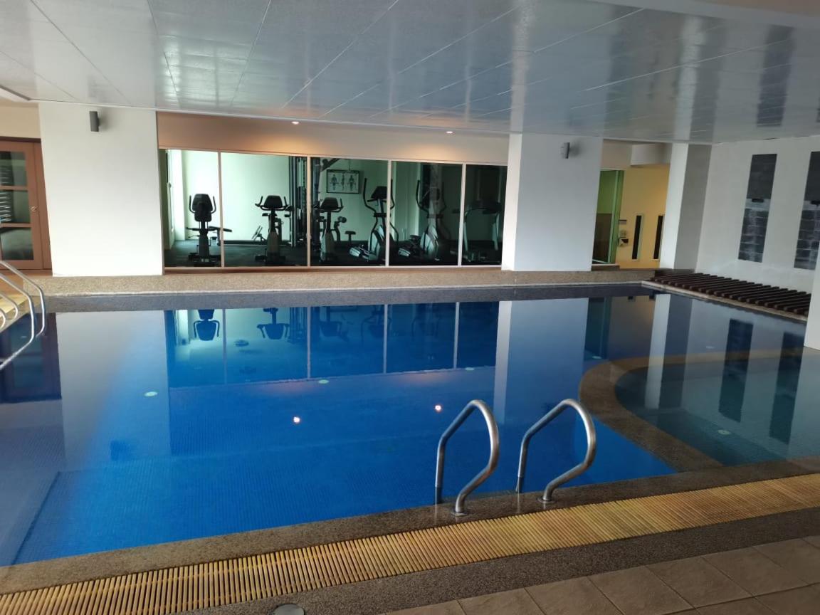KLCC Luxurious 2 Floors Homestay 5BR for 15pax