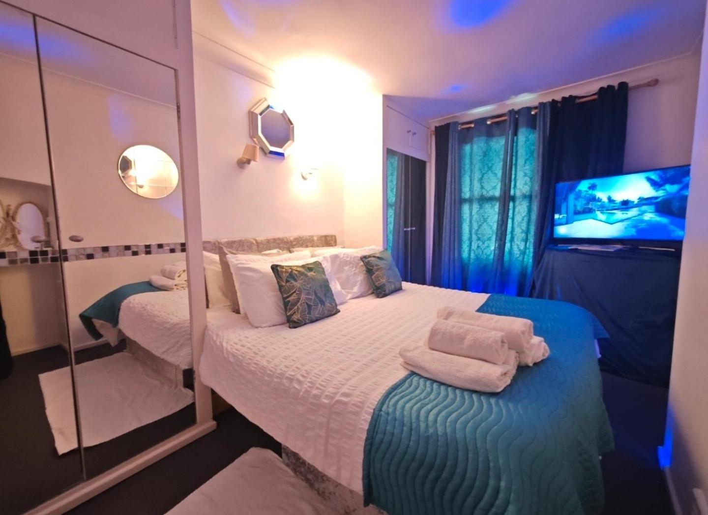 Sunny flat in central London