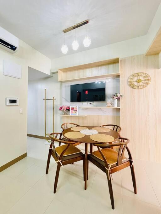23 Elegant City Retreat view 2