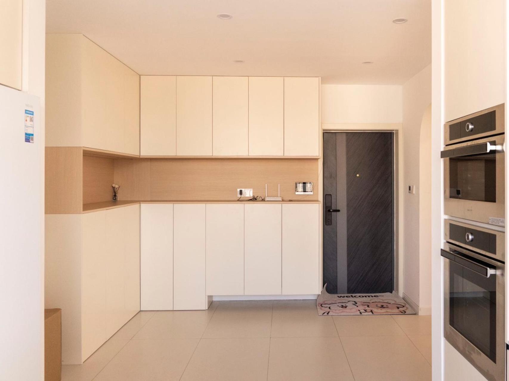 Eastern Hub - Three Bedroom Apt in Xintiandi, 50m from Metro, Many Shops and Malls Surrounded