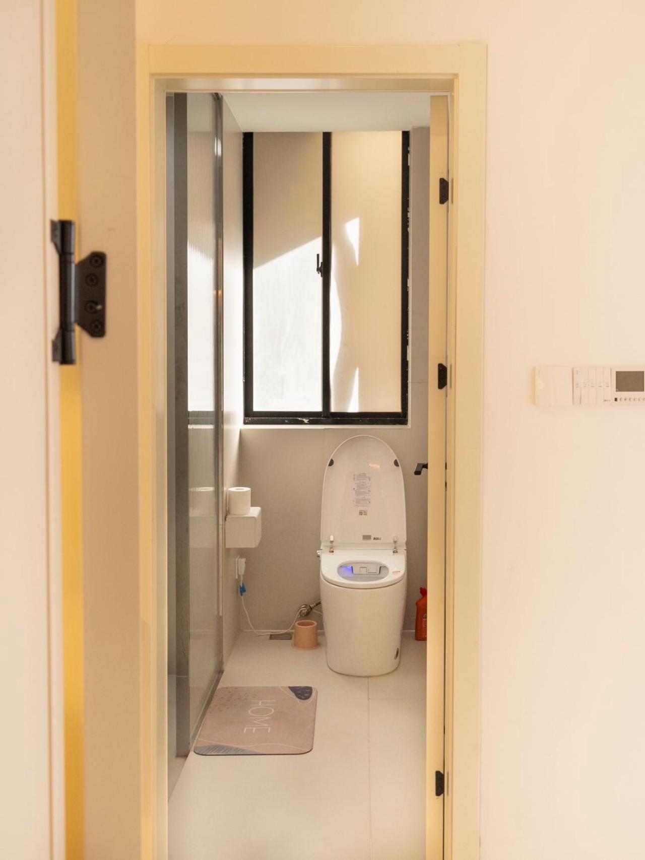 Eastern Hub - Three Bedroom Apt in Xintiandi, 50m from Metro, Many Shops and Malls Surrounded