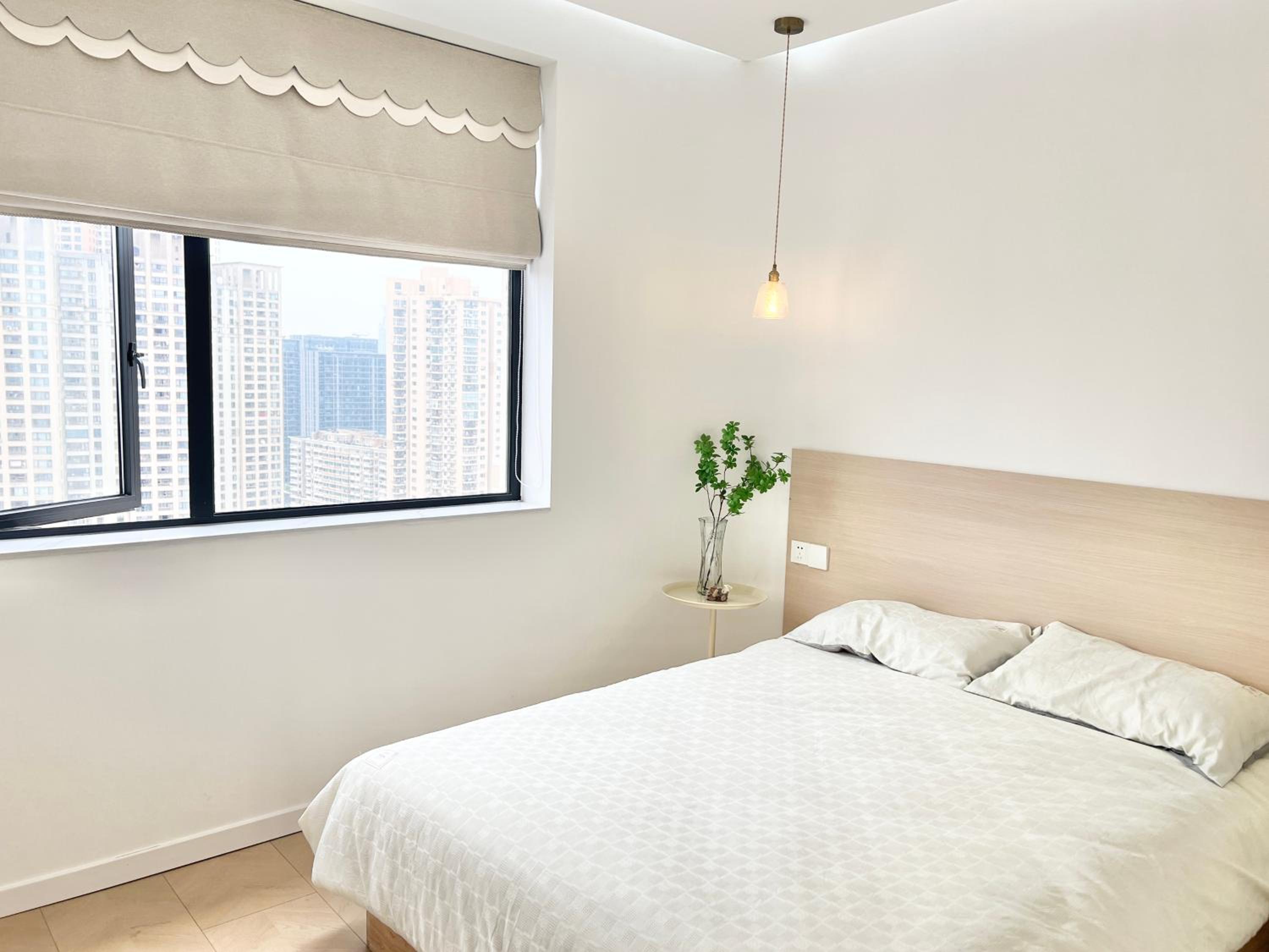 Eastern Hub - Three Bedroom Apt in Xintiandi, 50m from Metro, Many Shops and Malls Surrounded