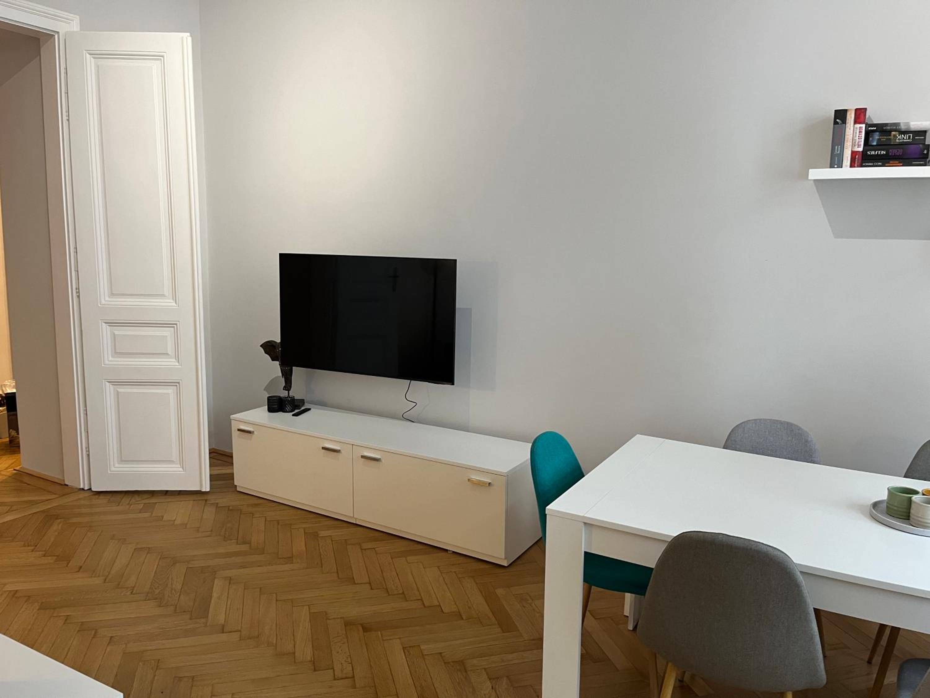 Großzügiger Wiener Altbau gleich neben Schönbrunn
