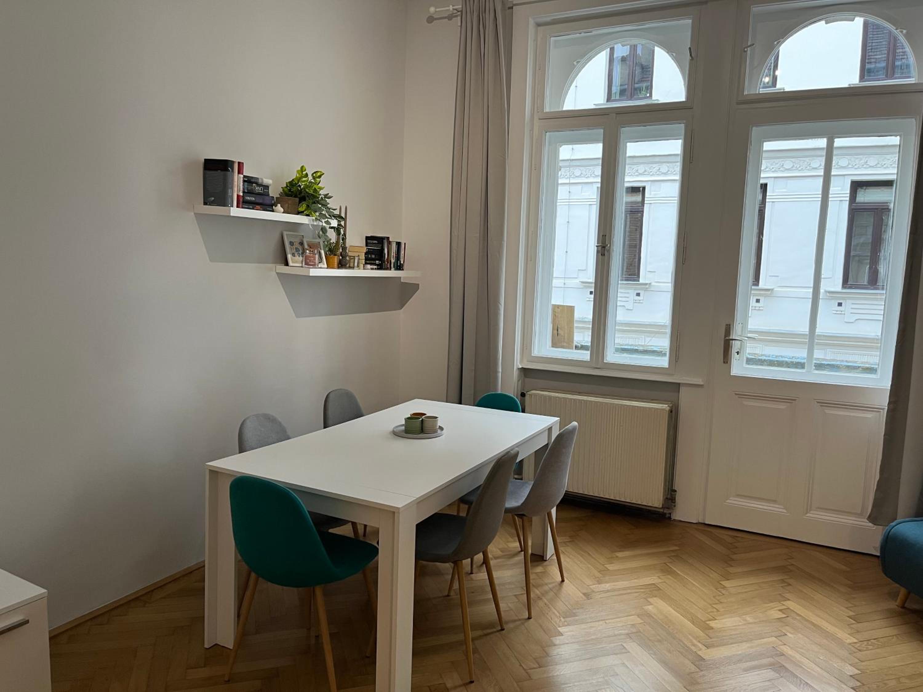 Großzügiger Wiener Altbau gleich neben Schönbrunn