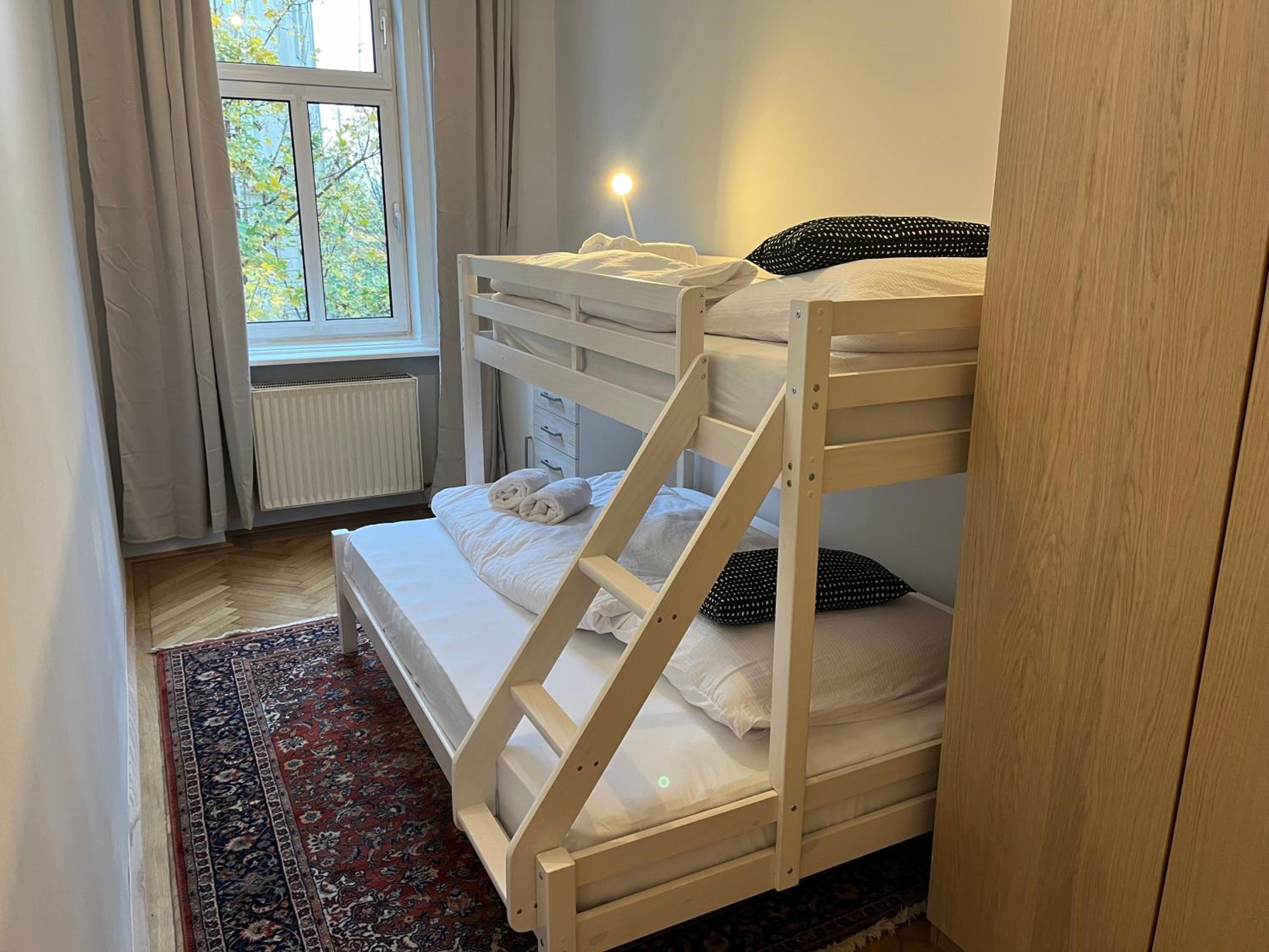 Großzügiger Wiener Altbau gleich neben Schönbrunn