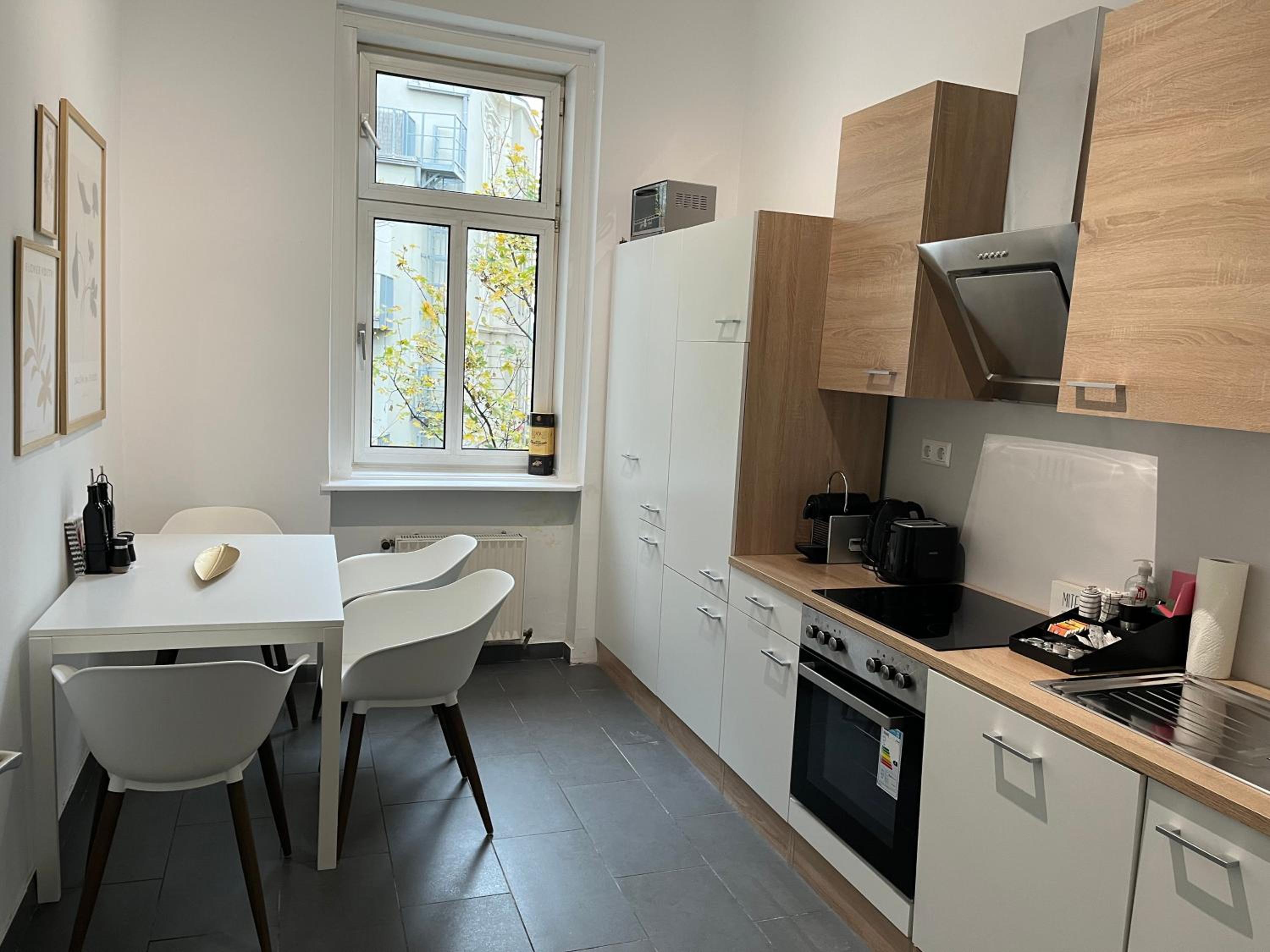 Großzügiger Wiener Altbau gleich neben Schönbrunn