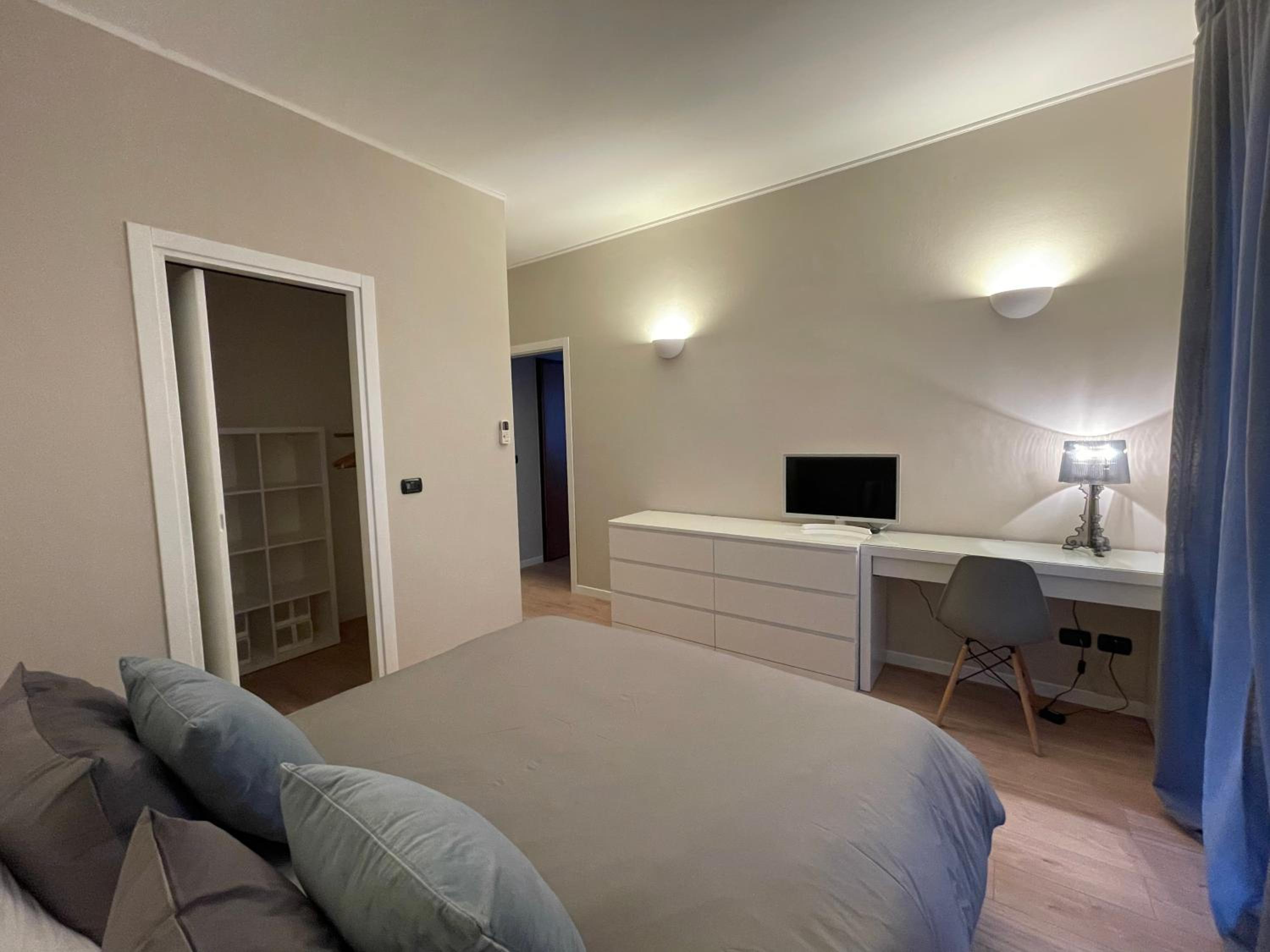 Solari Apartment, Milan fashion street