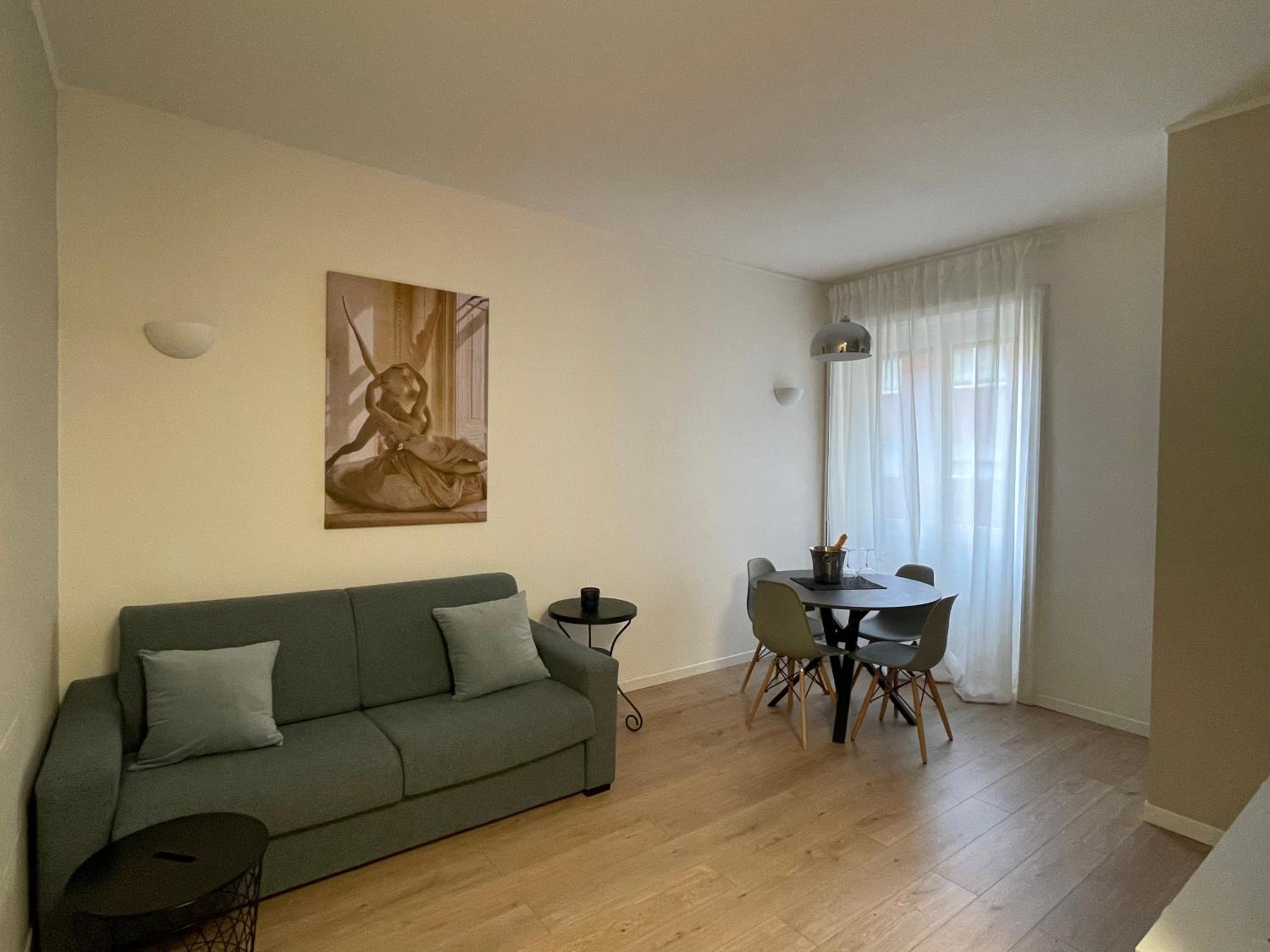 Solari Apartment, Milan fashion street