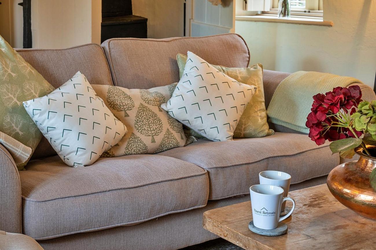 Finest Retreats - The Thatch at Winterborne Houghton