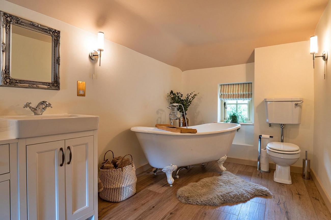 Finest Retreats - The Thatch at Winterborne Houghton