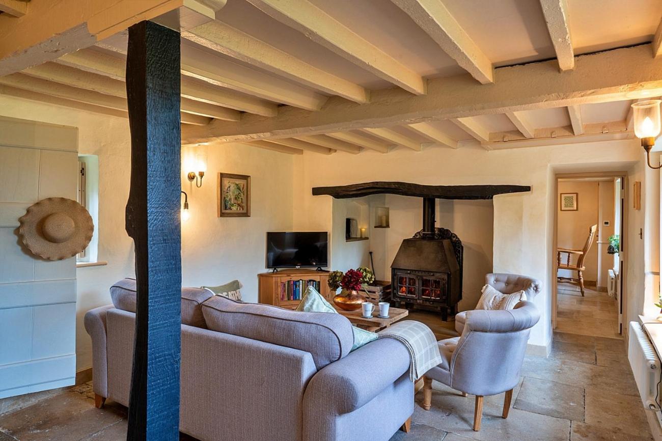 Finest Retreats - The Thatch at Winterborne Houghton