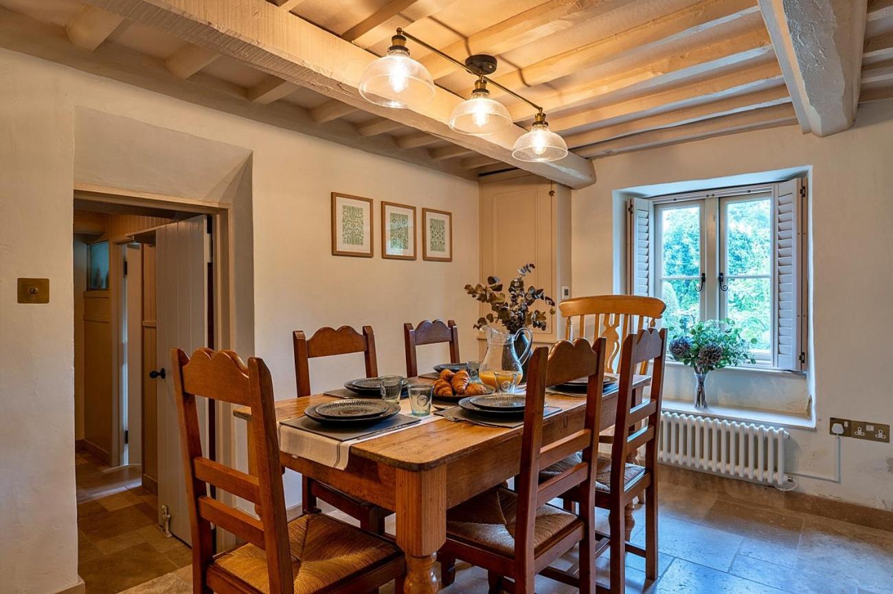 Finest Retreats - The Thatch at Winterborne Houghton