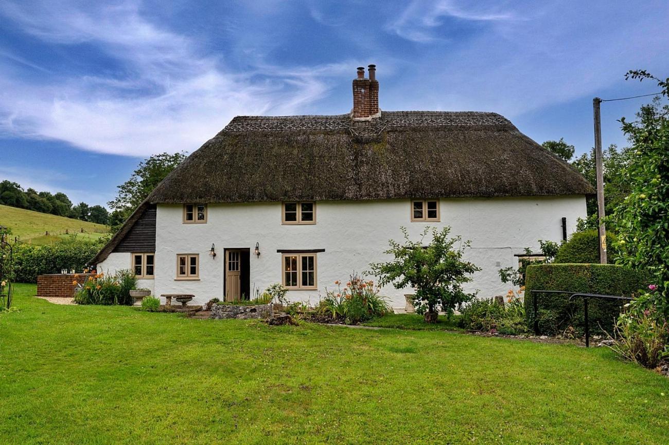 Finest Retreats - The Thatch at Winterborne Houghton