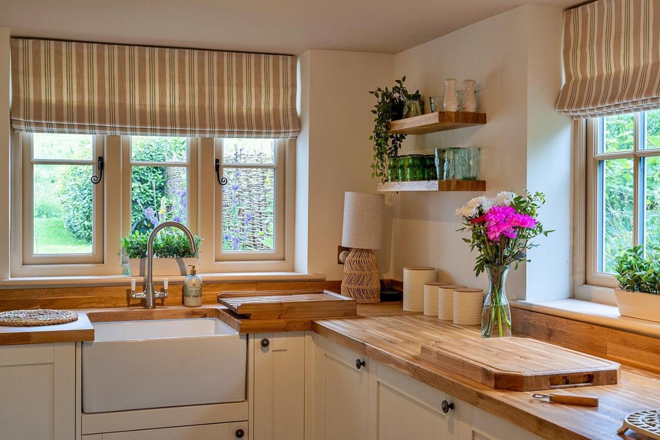 Finest Retreats - The Thatch at Winterborne Houghton