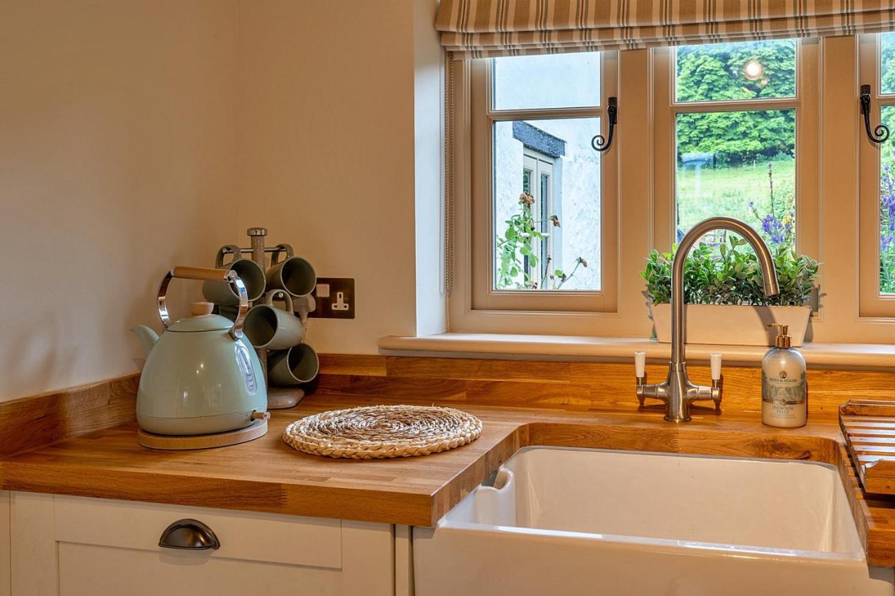 Finest Retreats - The Thatch at Winterborne Houghton