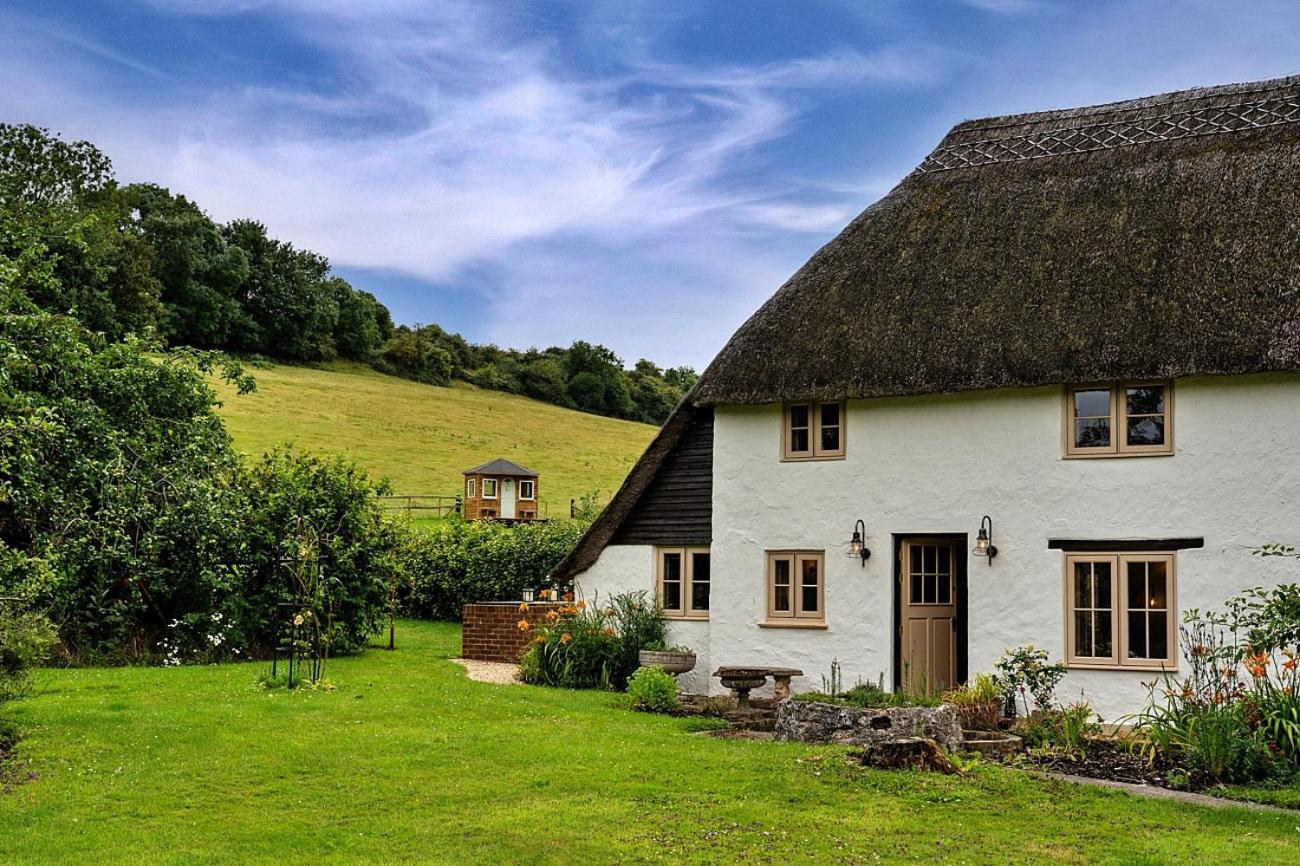 Finest Retreats - The Thatch at Winterborne Houghton