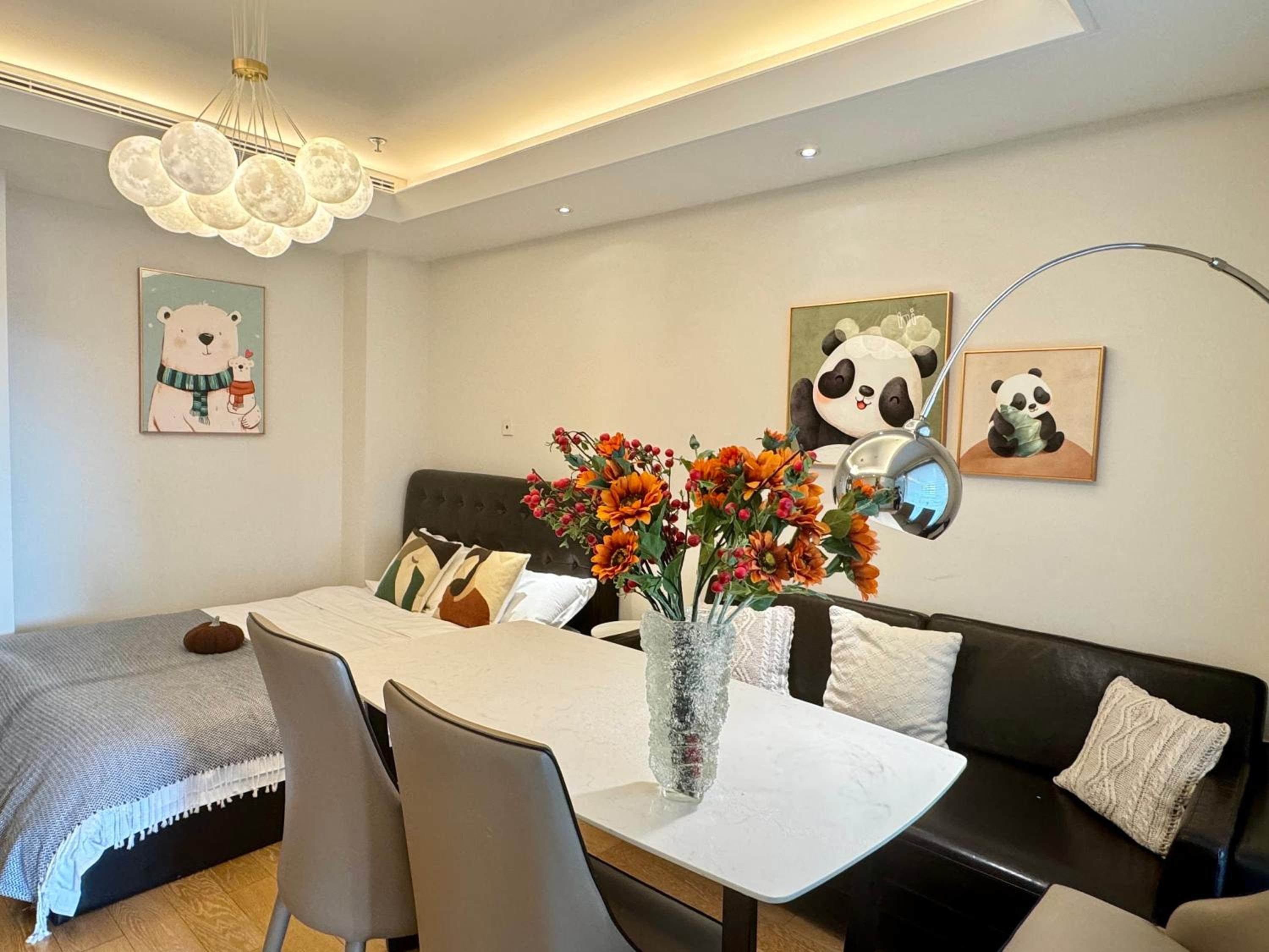 Shanghai Lerongju Boutique Apartment Metro Line 8 20meter