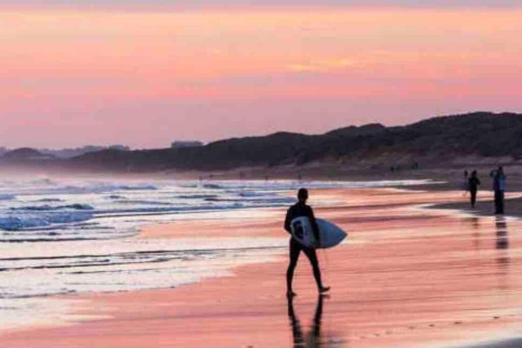 Cedar Palms Pet friendly close to red rocks beach