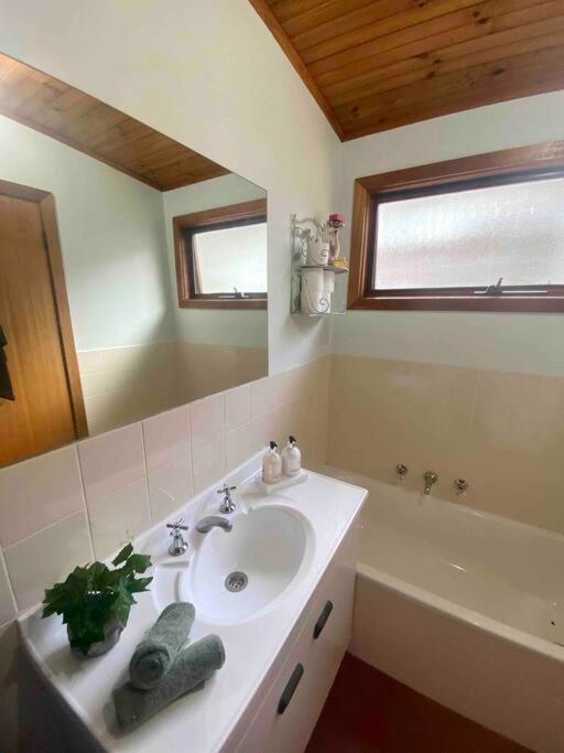 Cedar Palms Pet friendly close to red rocks beach