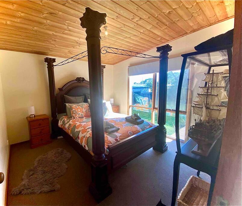 Cedar Palms Pet friendly close to red rocks beach