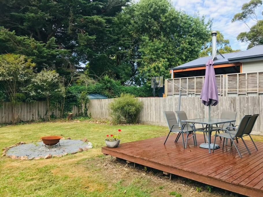 Cedar Palms Pet friendly close to red rocks beach