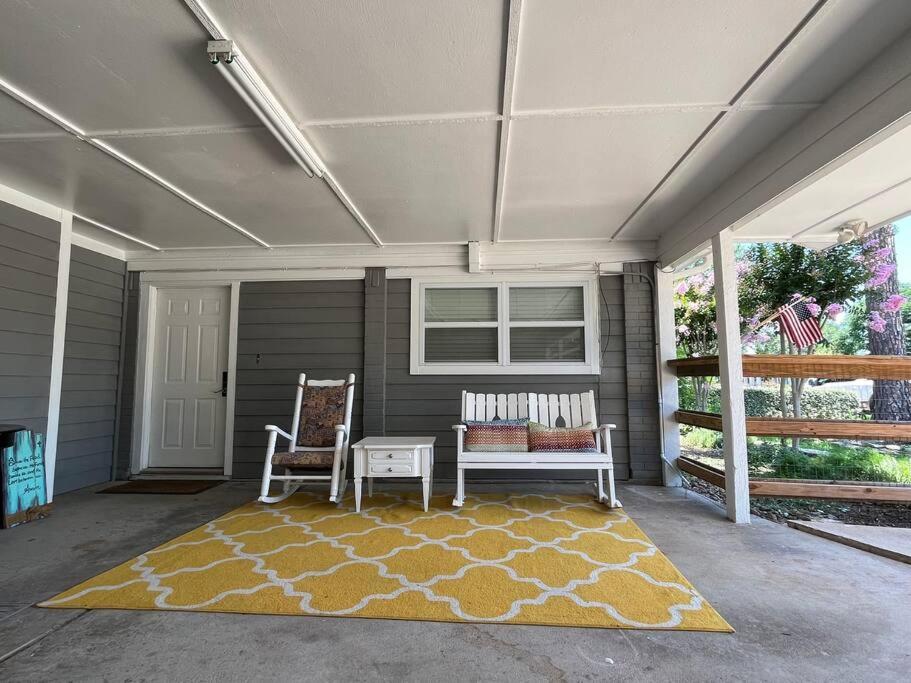 Beautiful traditional home*Modern updates*Guest suite B view 2