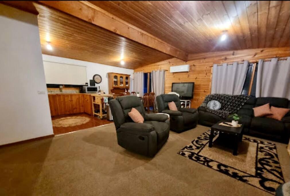 Cedar Palms Pet friendly close to red rocks beach
