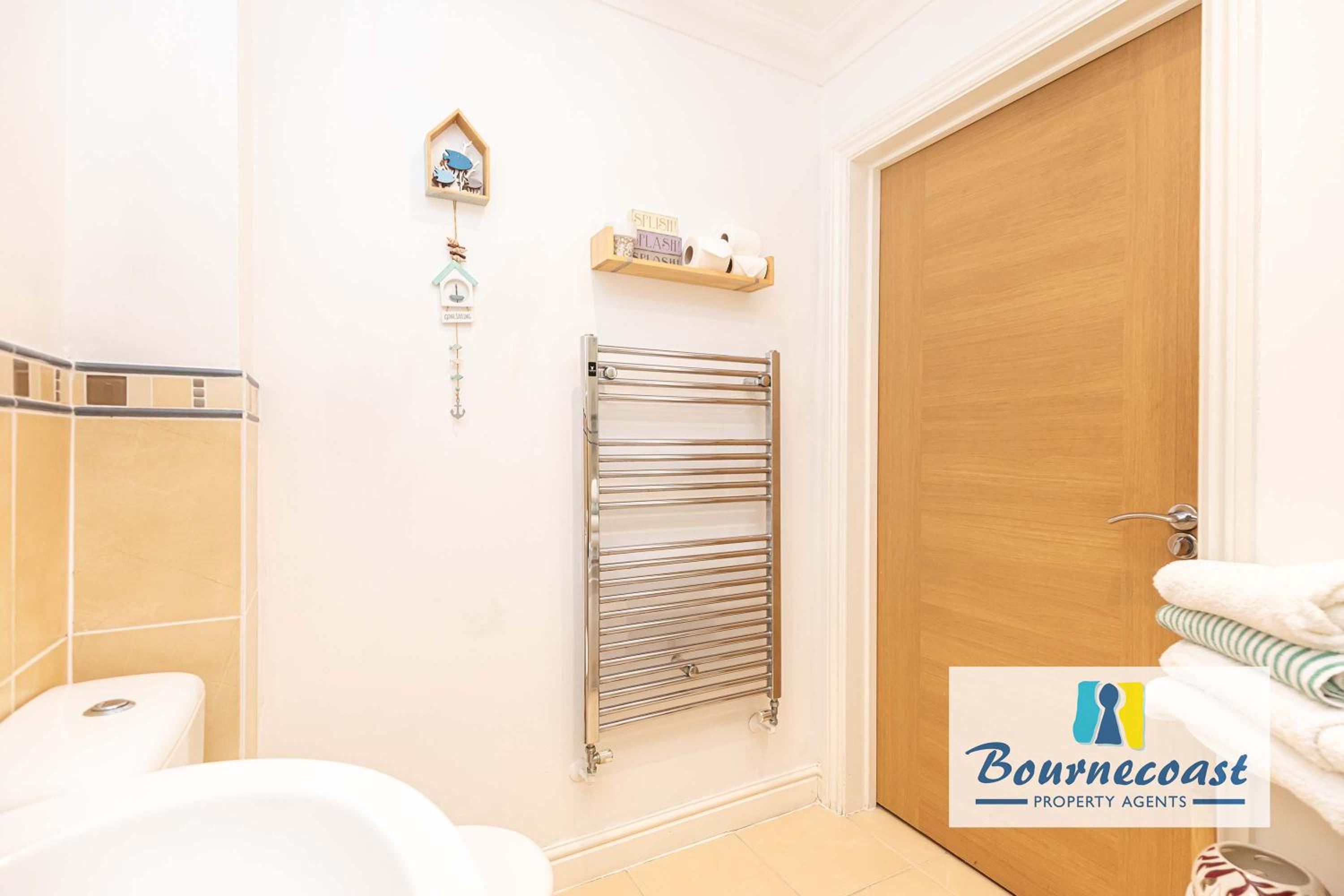 HARTFORD COURT by BOURNECOAST - Holiday Apartment Located Just a Short Walk to the Town Centre or Sandy Beaches - FM3194