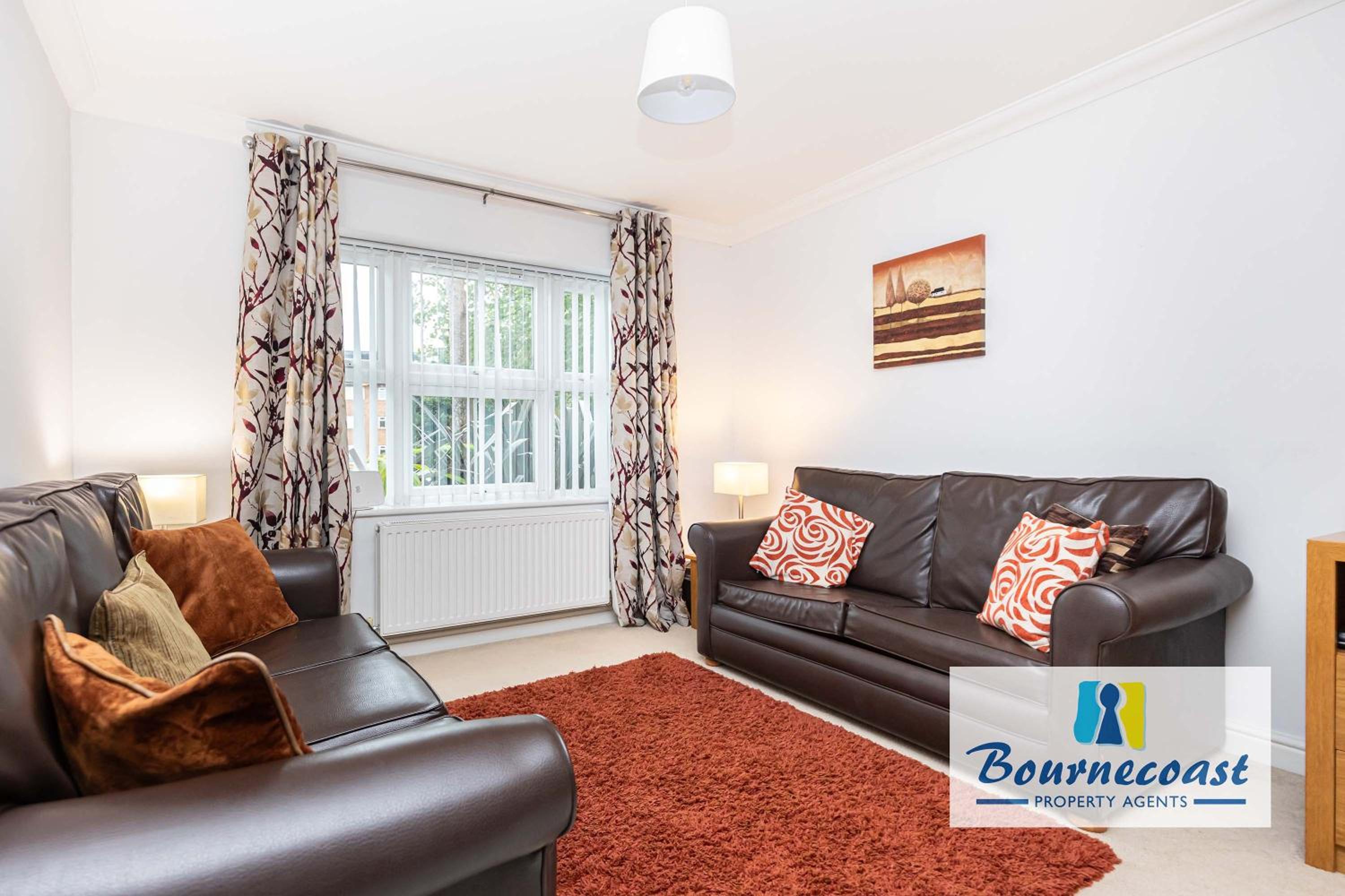 HARTFORD COURT by BOURNECOAST - Holiday Apartment Located Just a Short Walk to the Town Centre or Sandy Beaches - FM3194