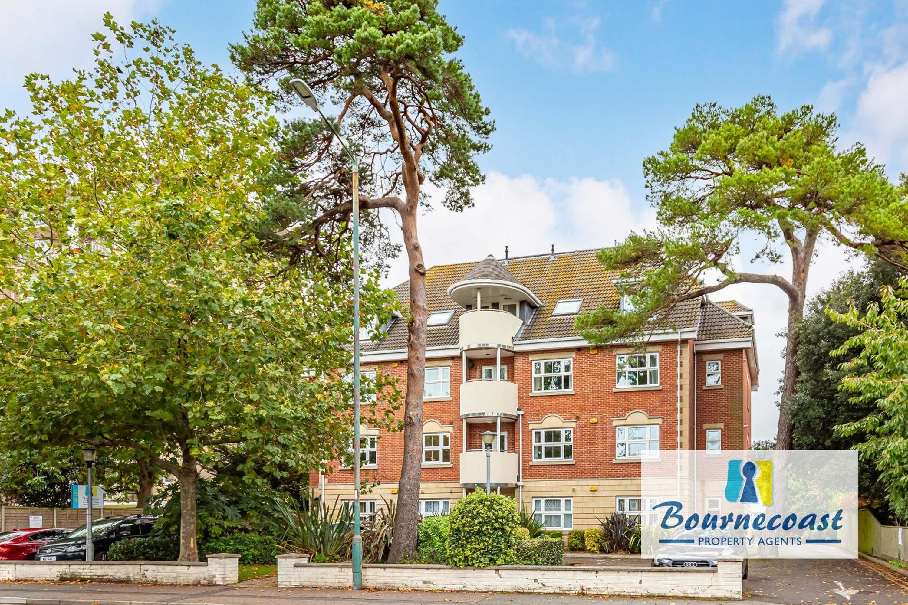 HARTFORD COURT by BOURNECOAST - Holiday Apartment Located Just a Short Walk to the Town Centre or Sandy Beaches - FM3194