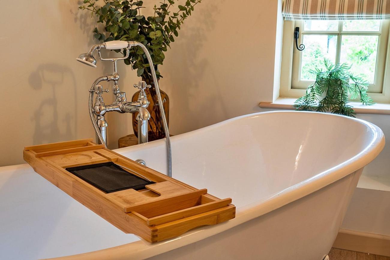 Finest Retreats - The Thatch at Winterborne Houghton