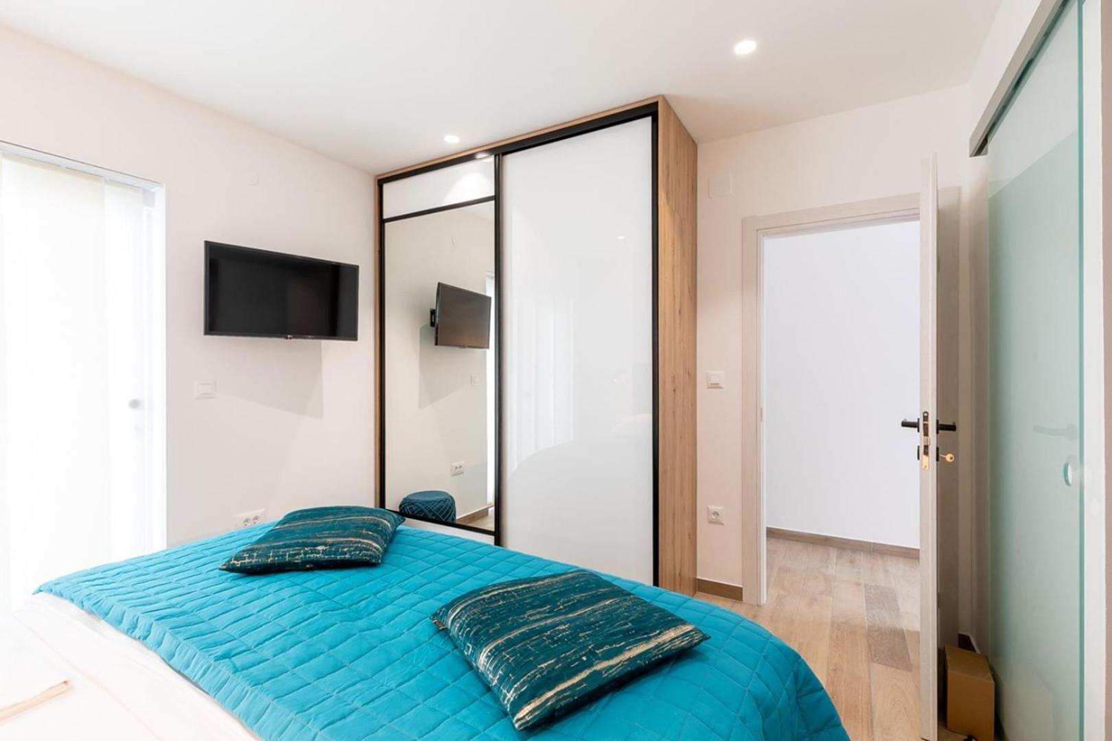 Holiday Home D. Maria with Sea View and Private Pool