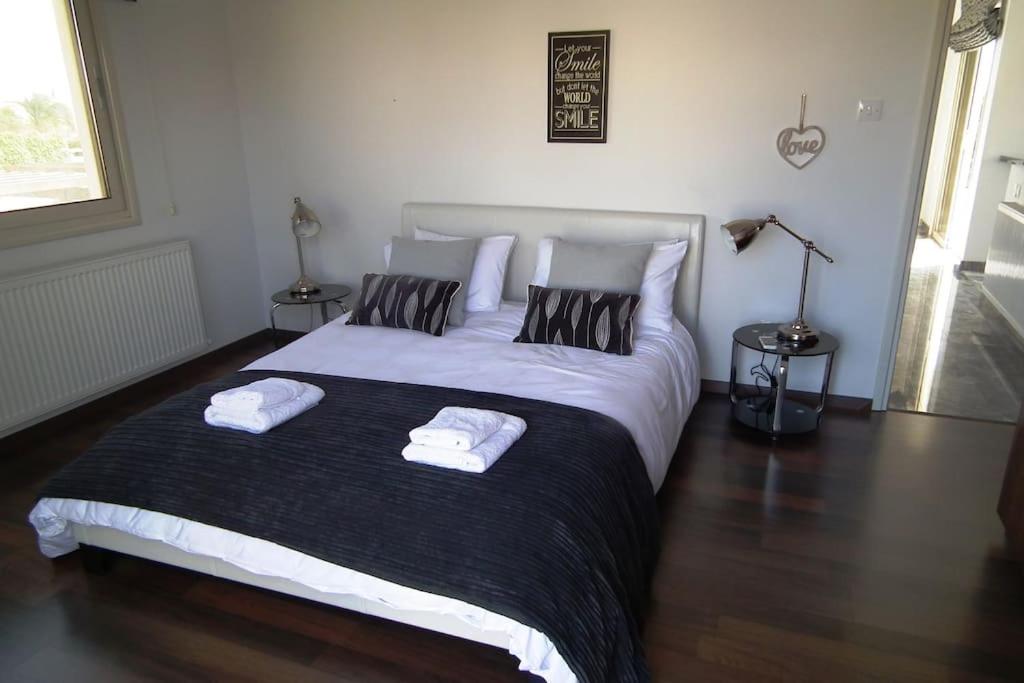 Villa Anthea-beach-private pool
