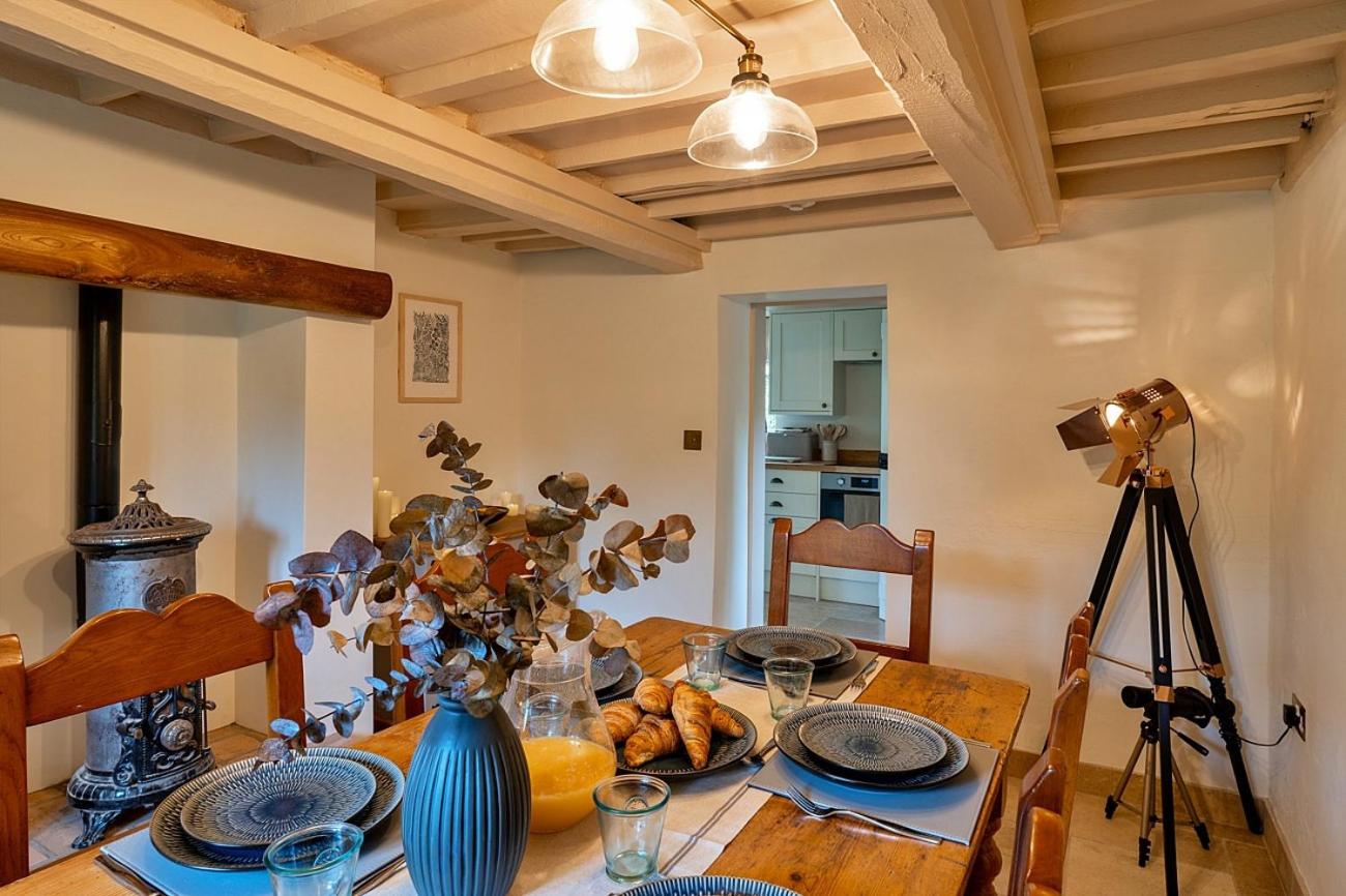 Finest Retreats - The Thatch at Winterborne Houghton