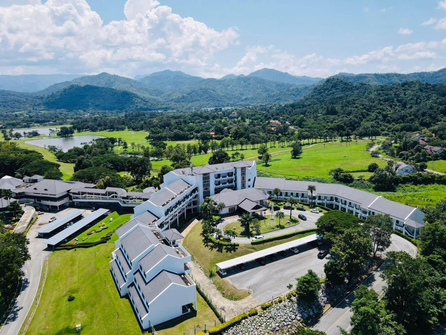 Sir James Resort